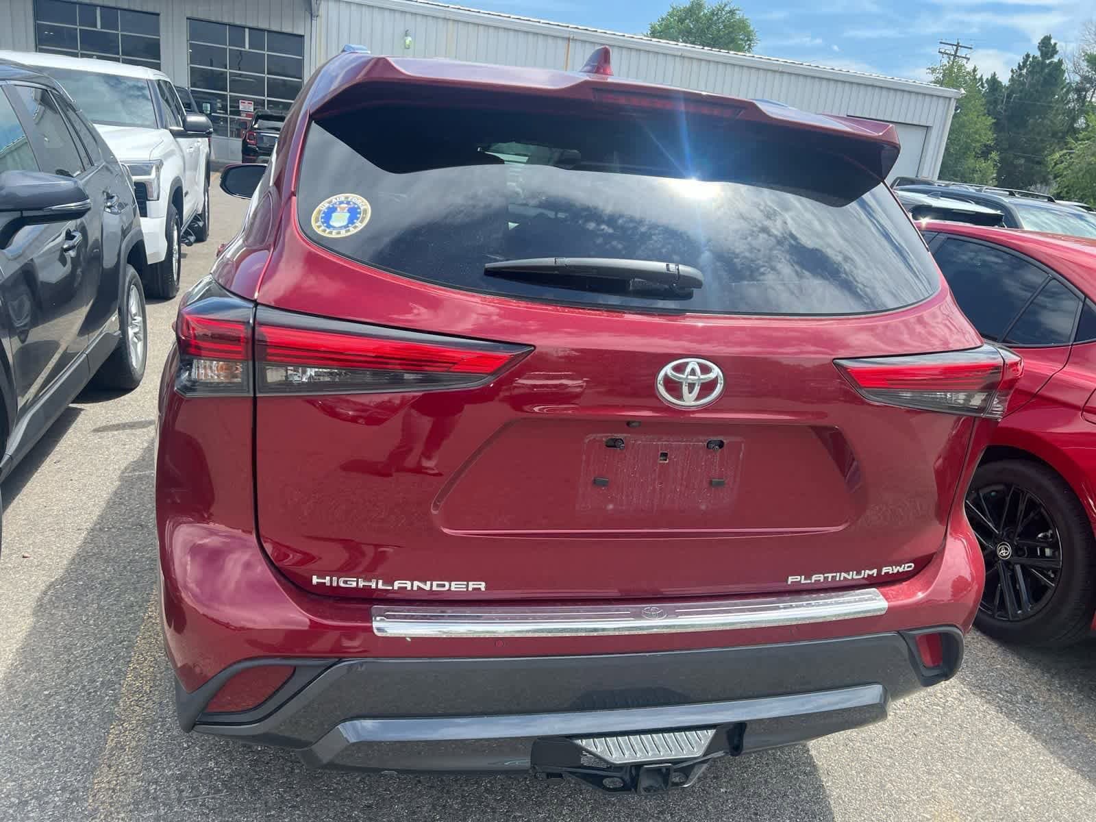 Thumbnail: 2023 Toyota Highlander - 9