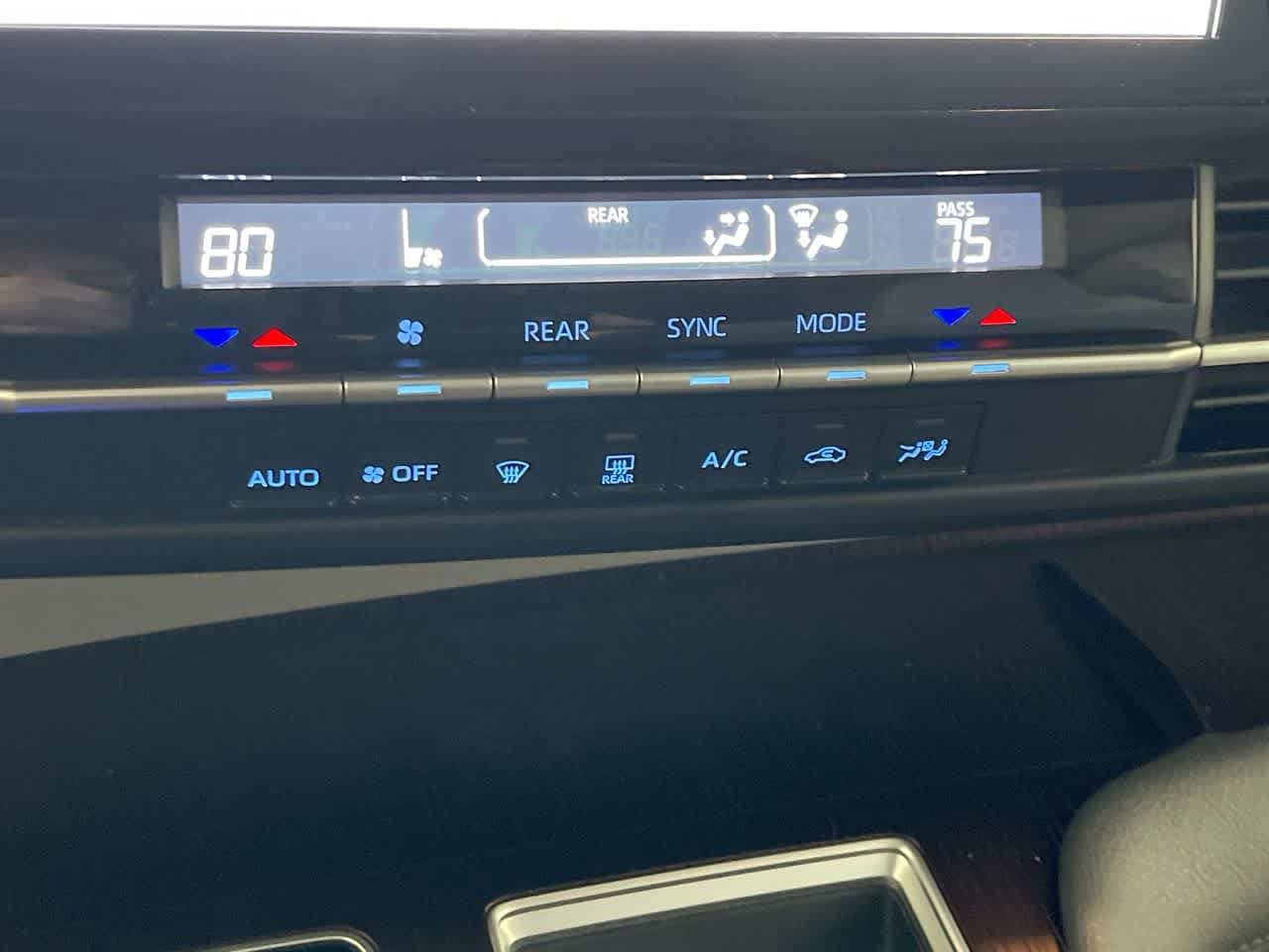 Thumbnail: 2023 Toyota Sienna - 19