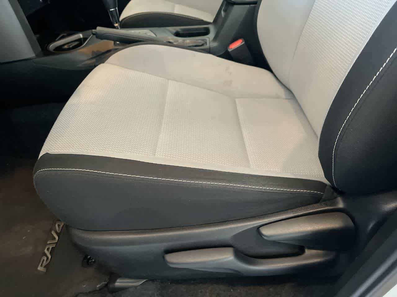 Thumbnail: 2018 Toyota RAV4 - 12