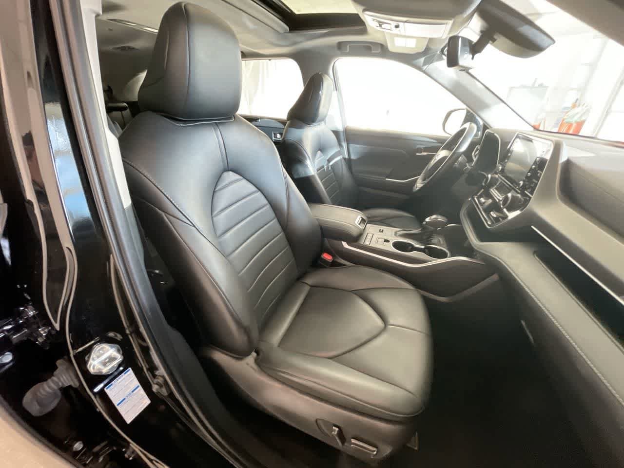 Thumbnail: 2022 Toyota Highlander - 26