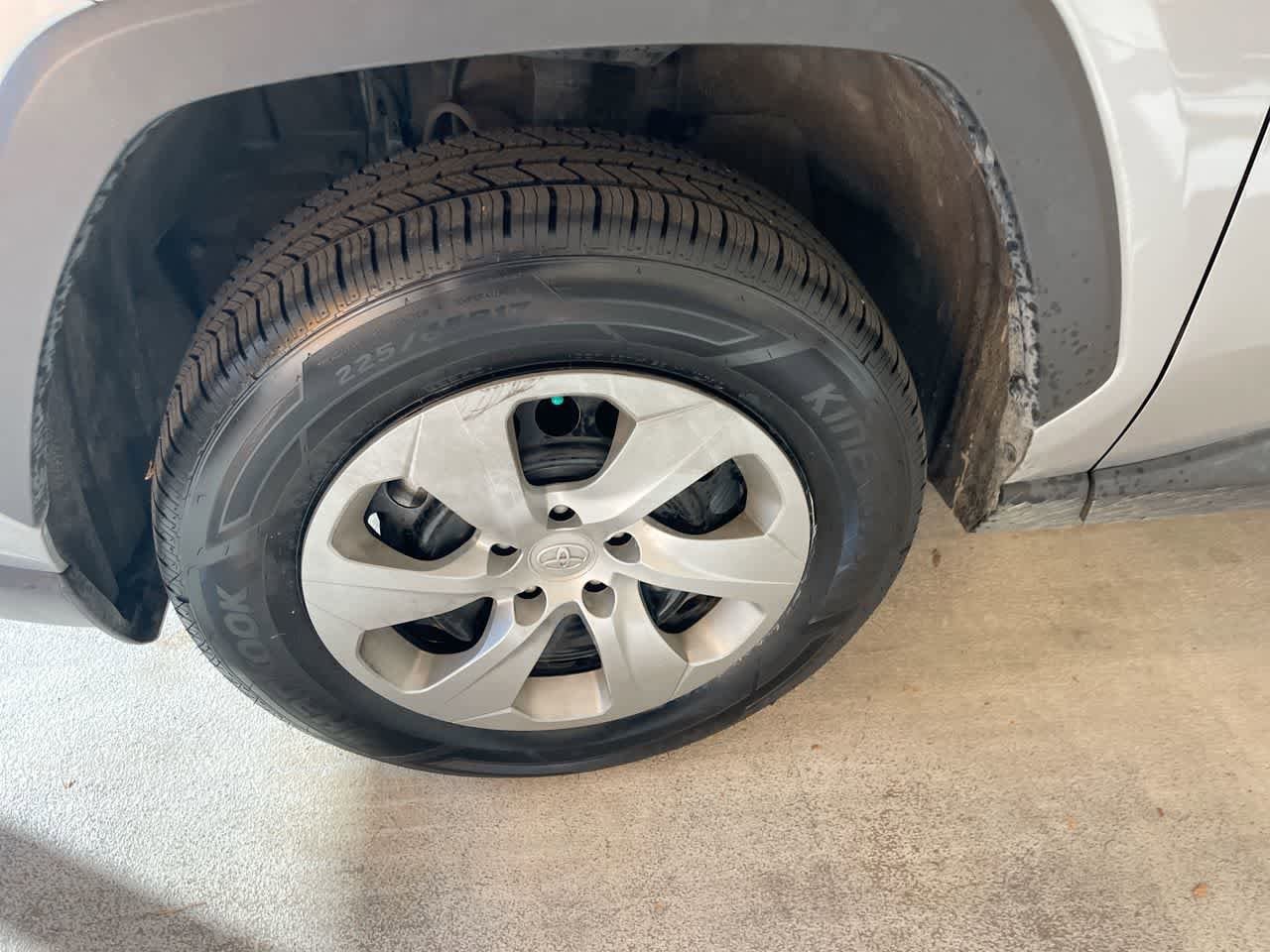 Thumbnail: 2021 Toyota RAV4 - 10