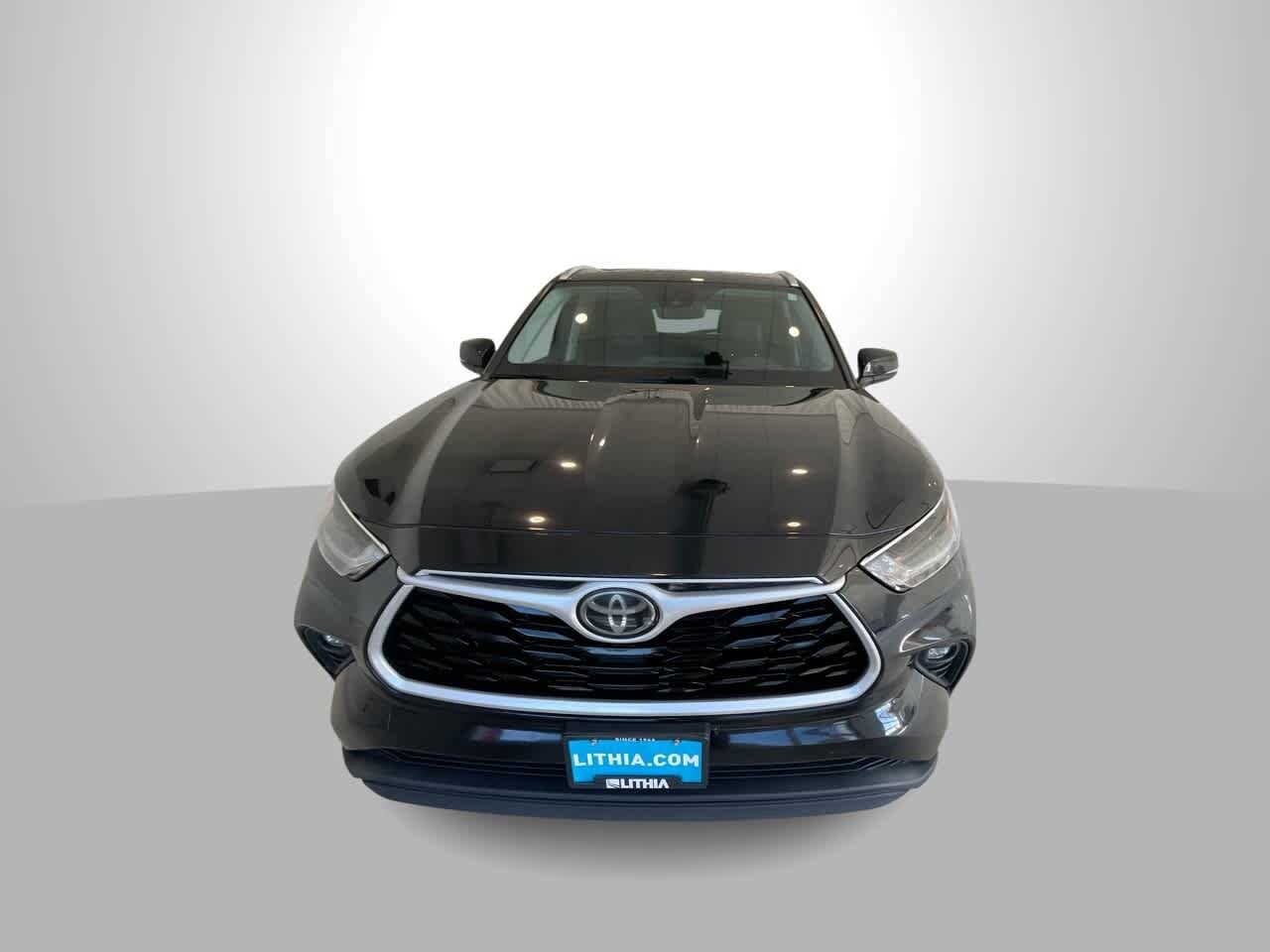 2021 Toyota Highlander XLE photo 3