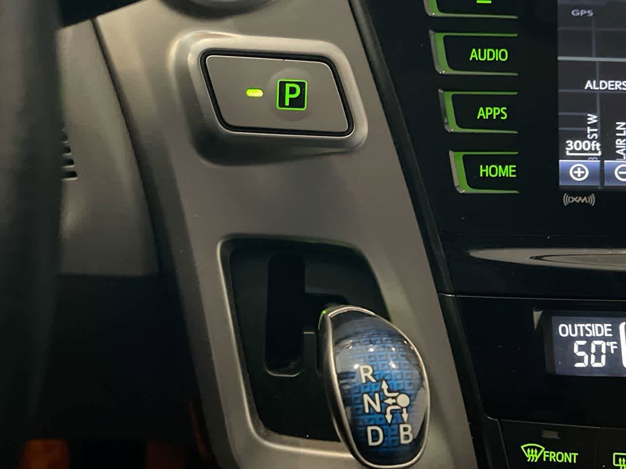 Thumbnail: 2017 Toyota Prius v - 20