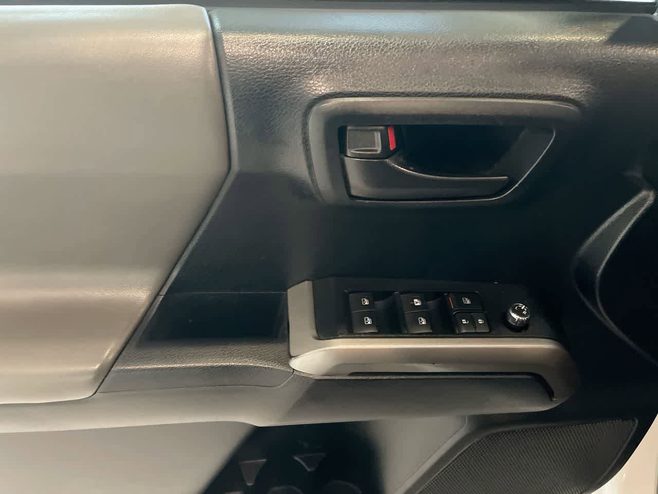 Thumbnail: 2016 Toyota Tacoma - 13