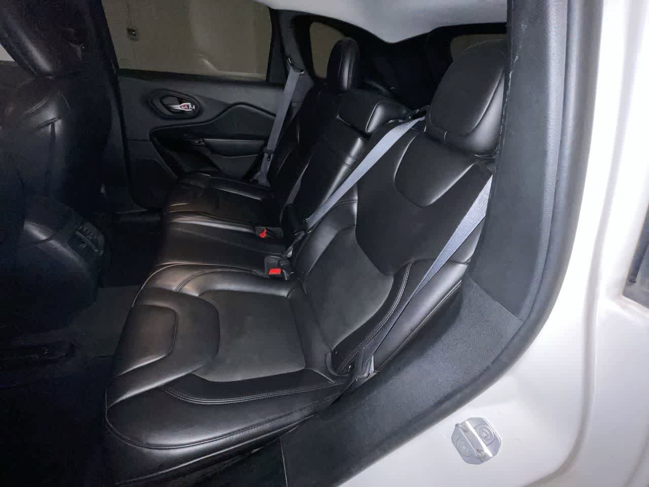 Thumbnail: 2019 Jeep Cherokee - 22