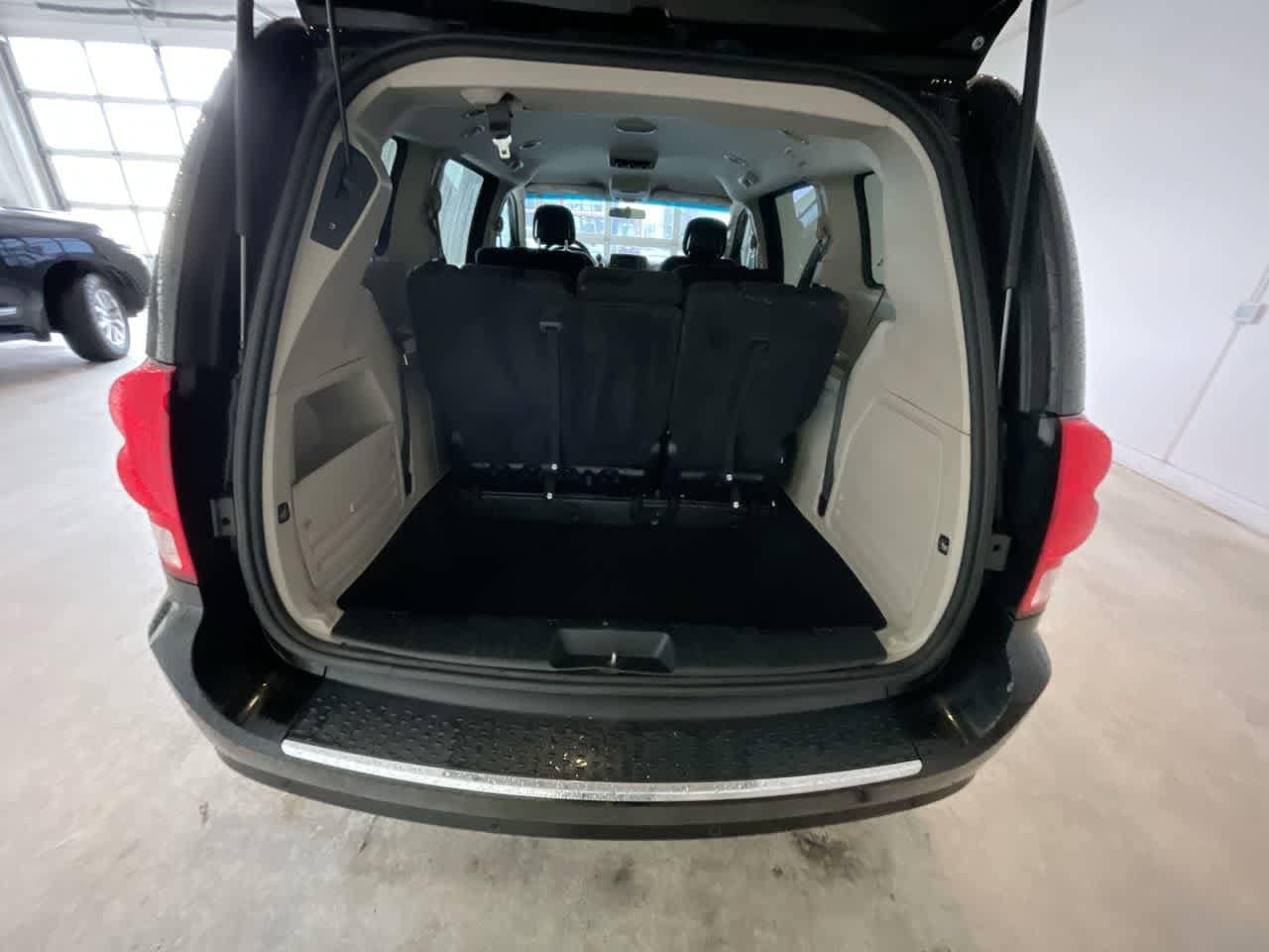 Thumbnail: 2016 Dodge Grand Caravan - 23