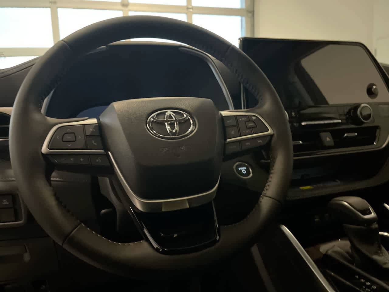 Thumbnail: 2026 Toyota Highlander - 14