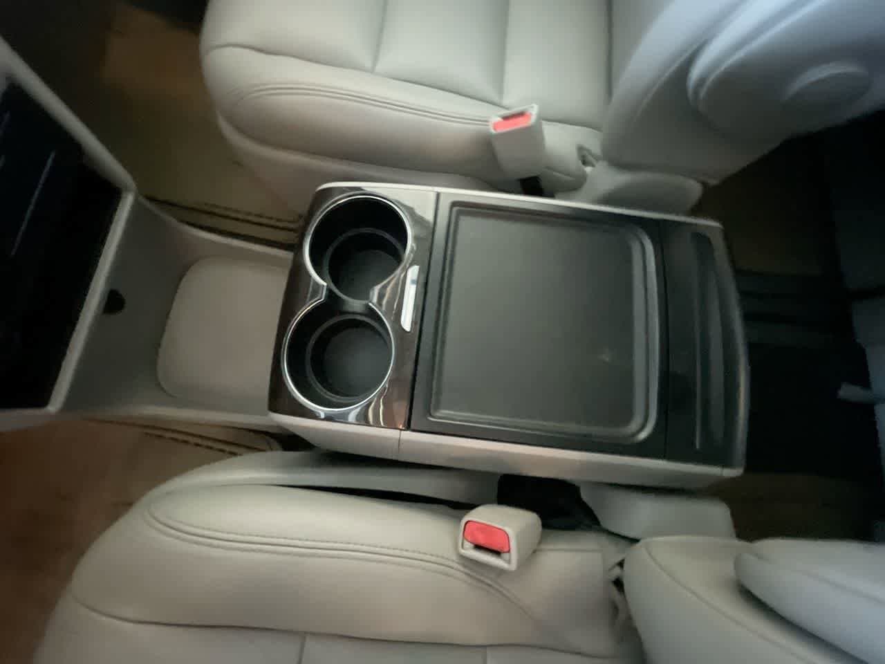 Thumbnail: 2019 Toyota Sienna - 21