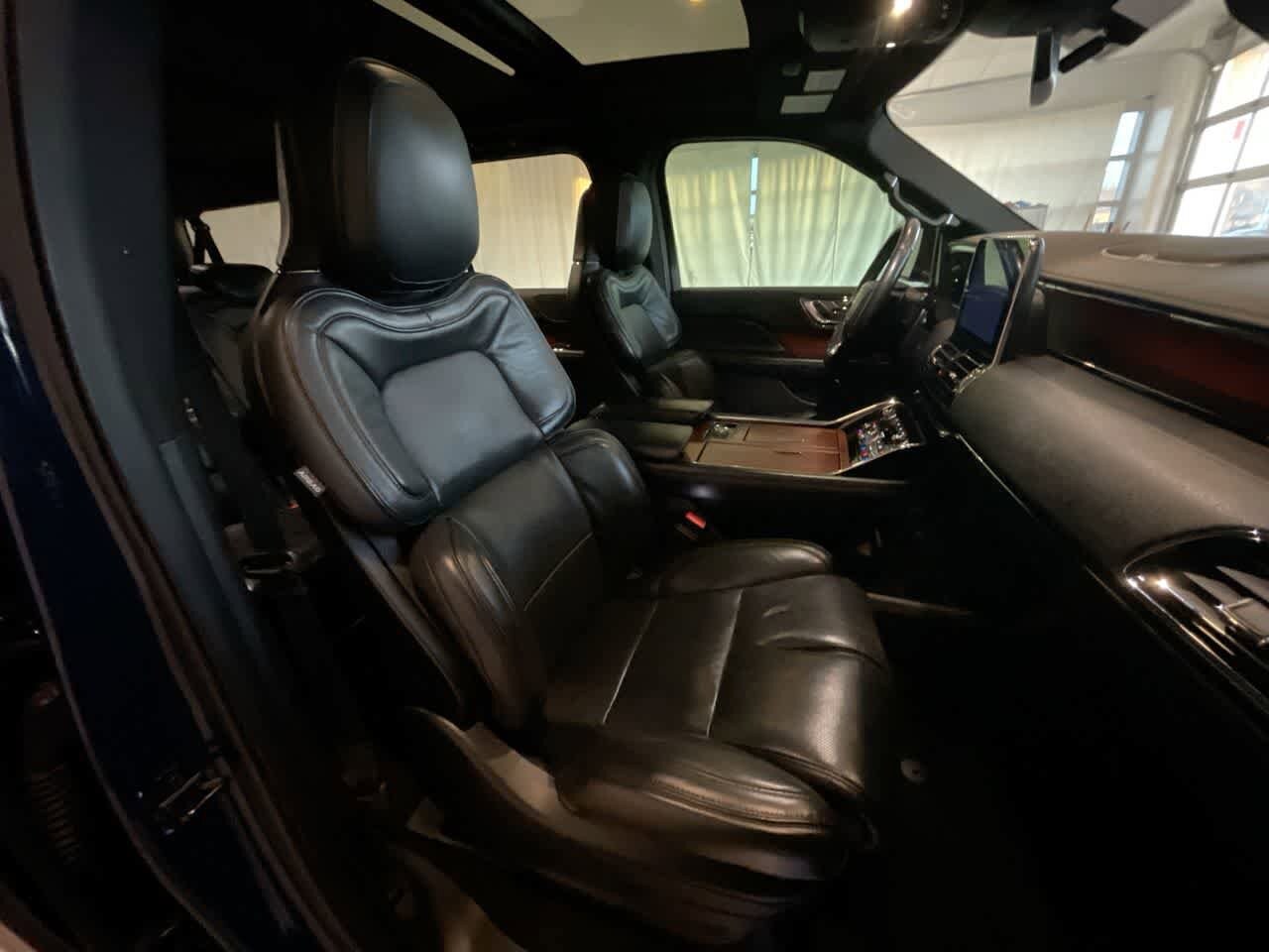 Thumbnail: 2019 Lincoln Navigator L - 26