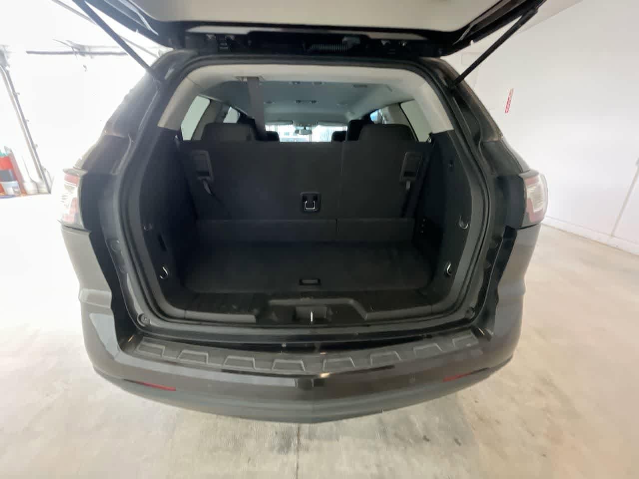 Thumbnail: 2016 Chevrolet Traverse - 23