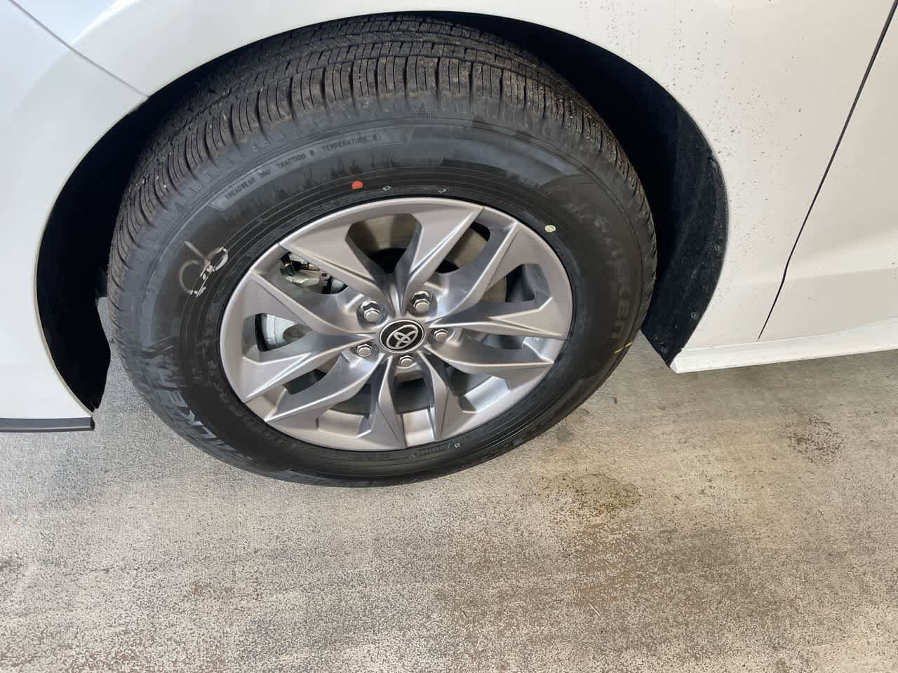 Thumbnail: 2026 Toyota Sienna - 10