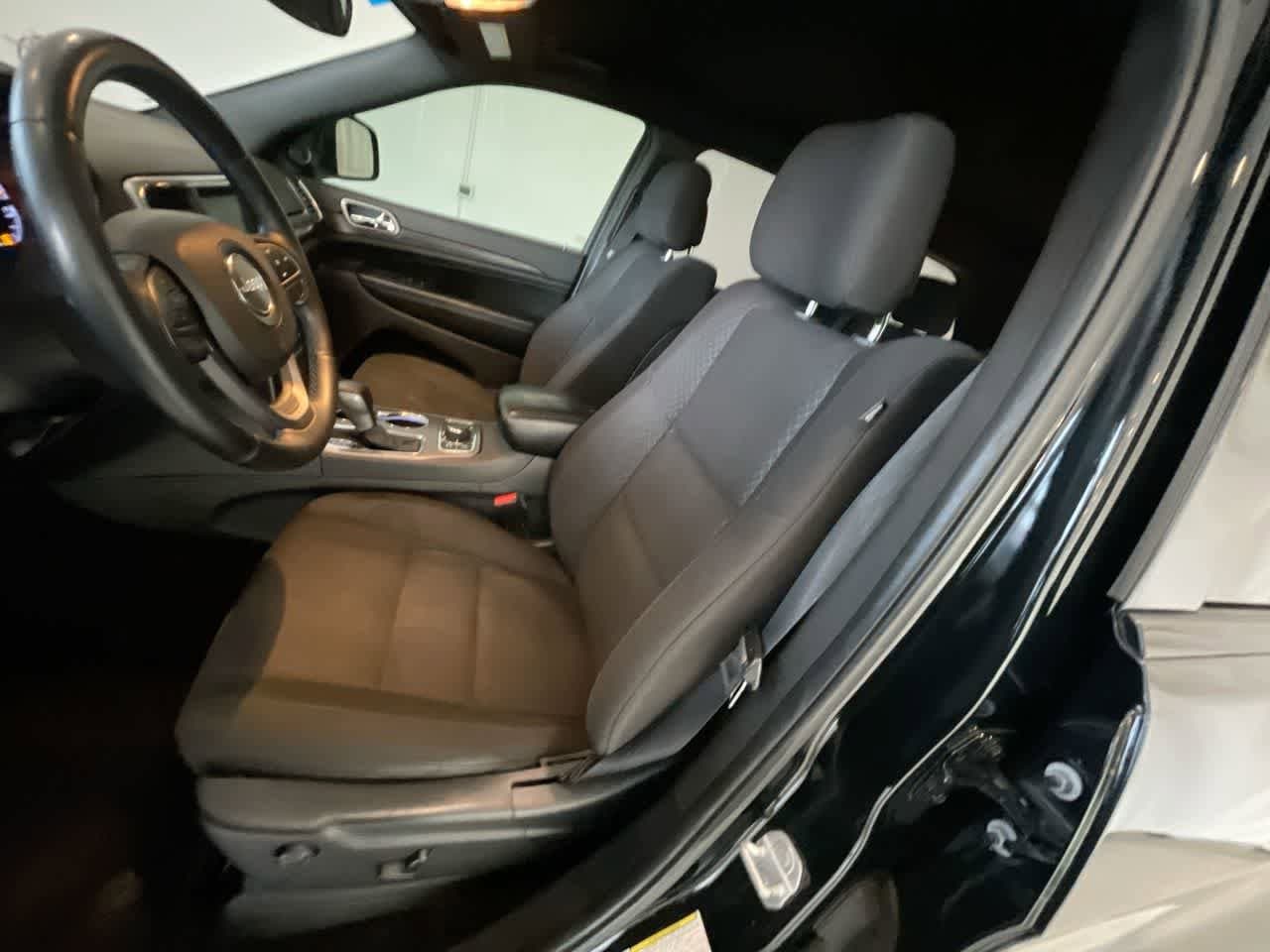 Thumbnail: 2018 Jeep Grand Cherokee - 11