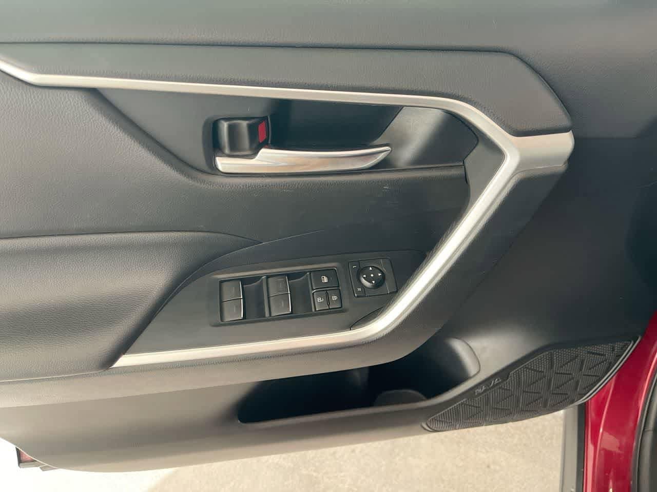 Thumbnail: 2022 Toyota RAV4 - 13