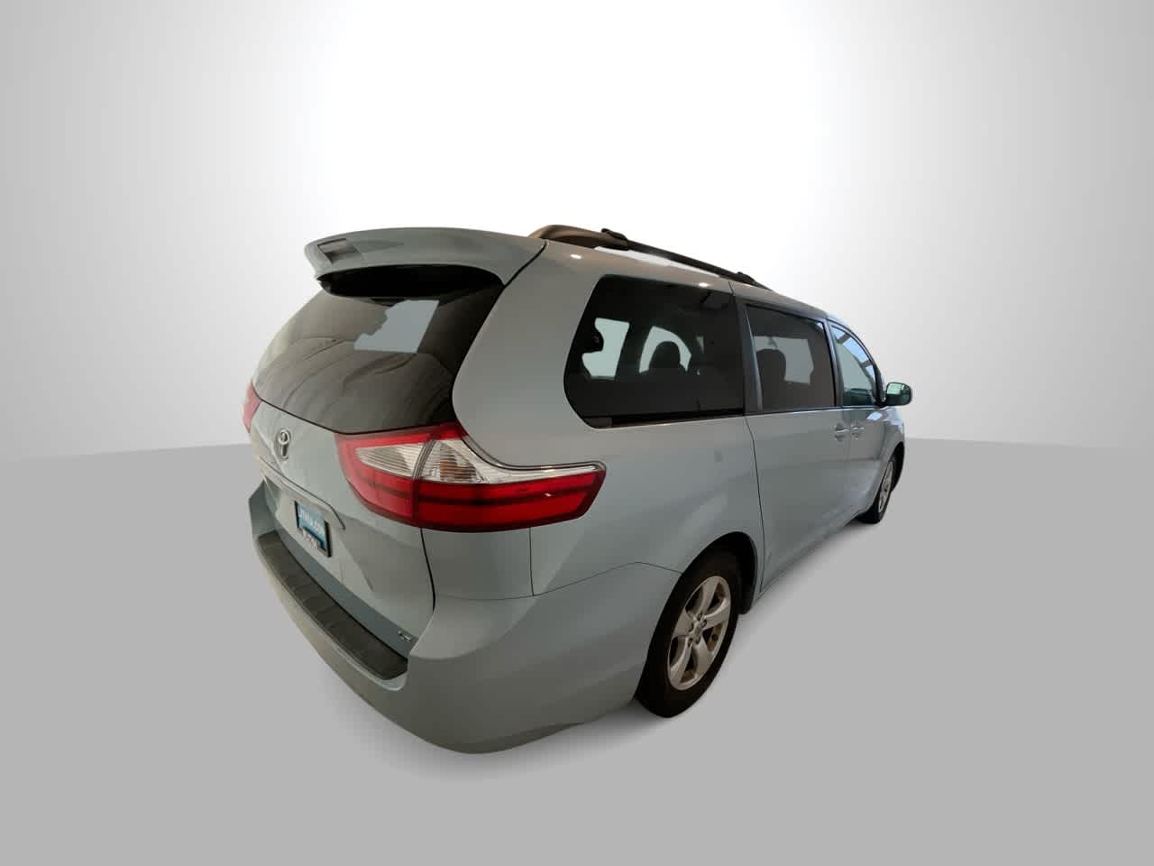 Thumbnail: 2015 Toyota Sienna - 8