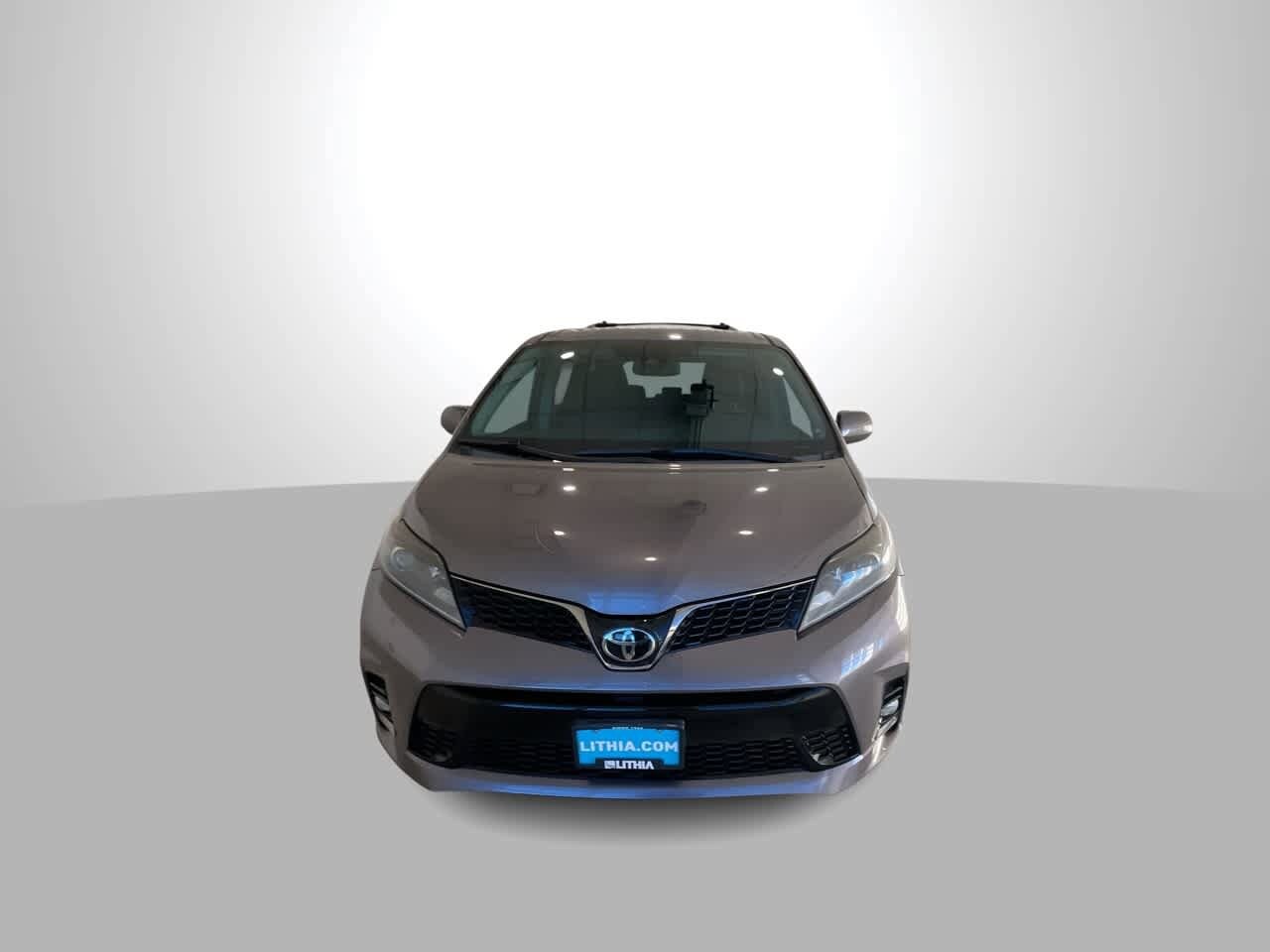 Thumbnail: 2020 Toyota Sienna - 3