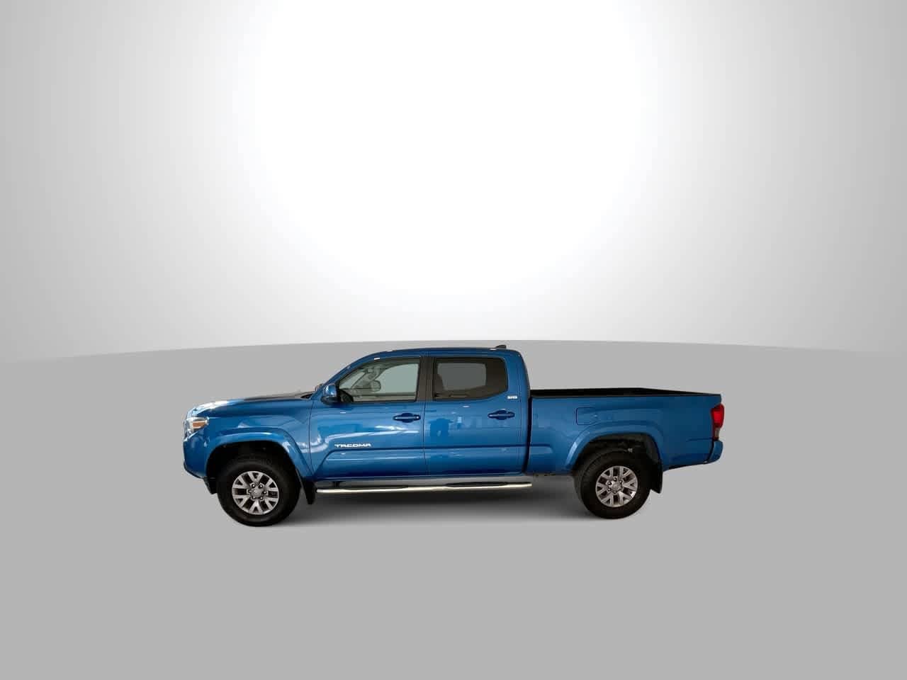 Thumbnail: 2018 Toyota Tacoma - 5