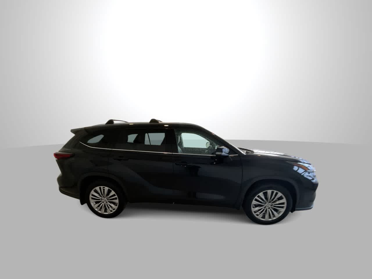 Thumbnail: 2024 Toyota Highlander - 8