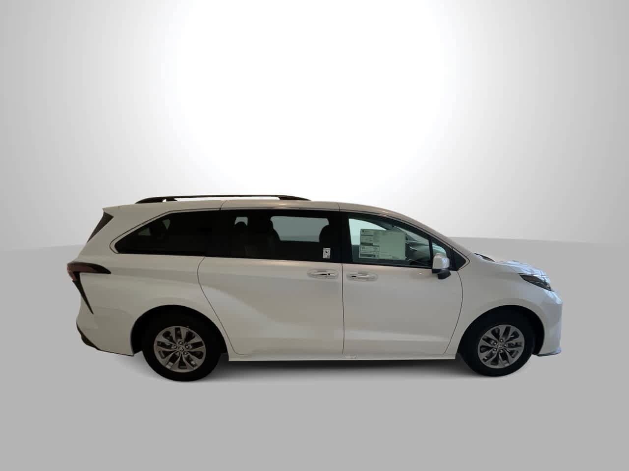 Thumbnail: 2026 Toyota Sienna - 9