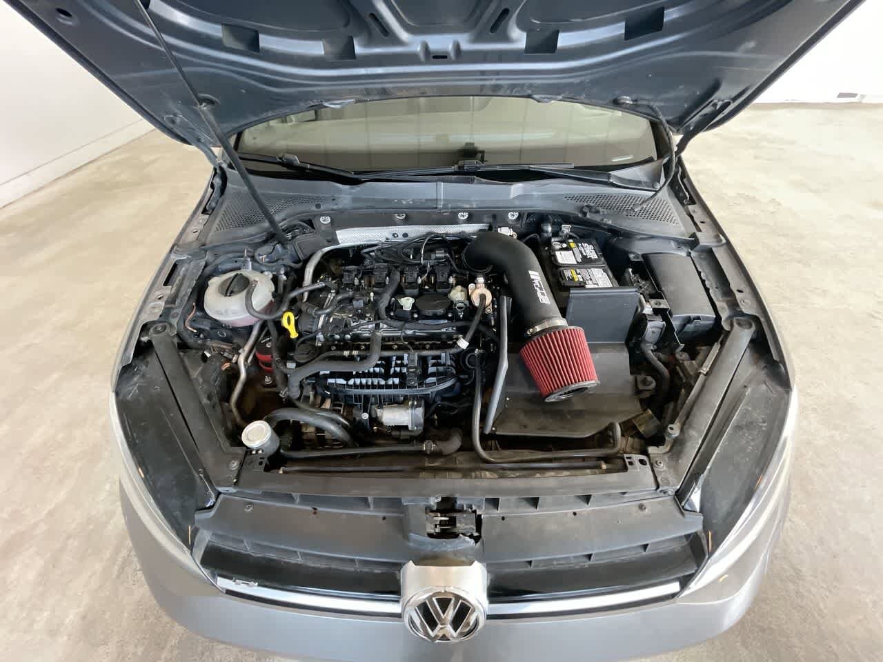 Thumbnail: 2016 Volkswagen Golf - 24