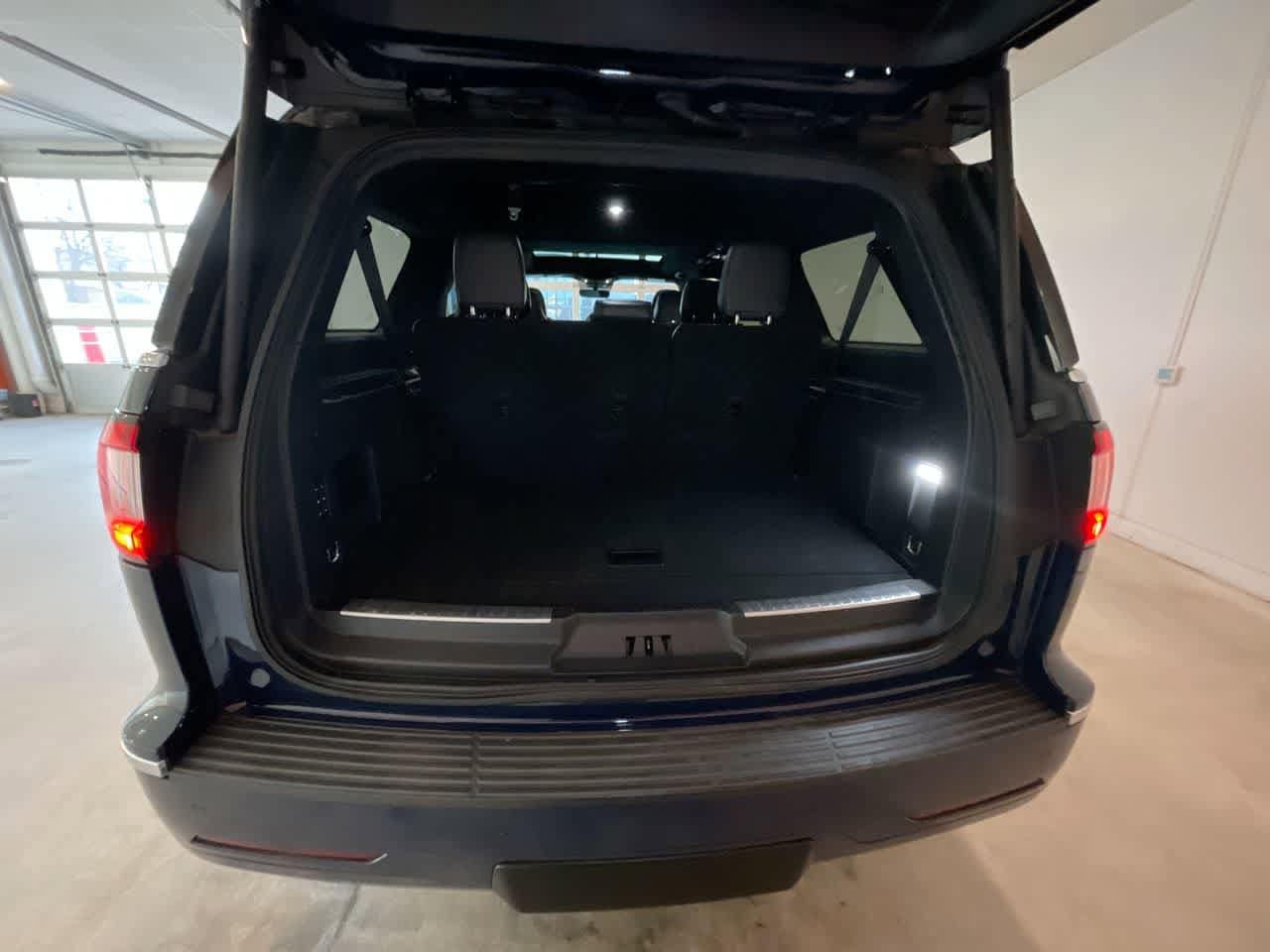 Thumbnail: 2019 Lincoln Navigator L - 25