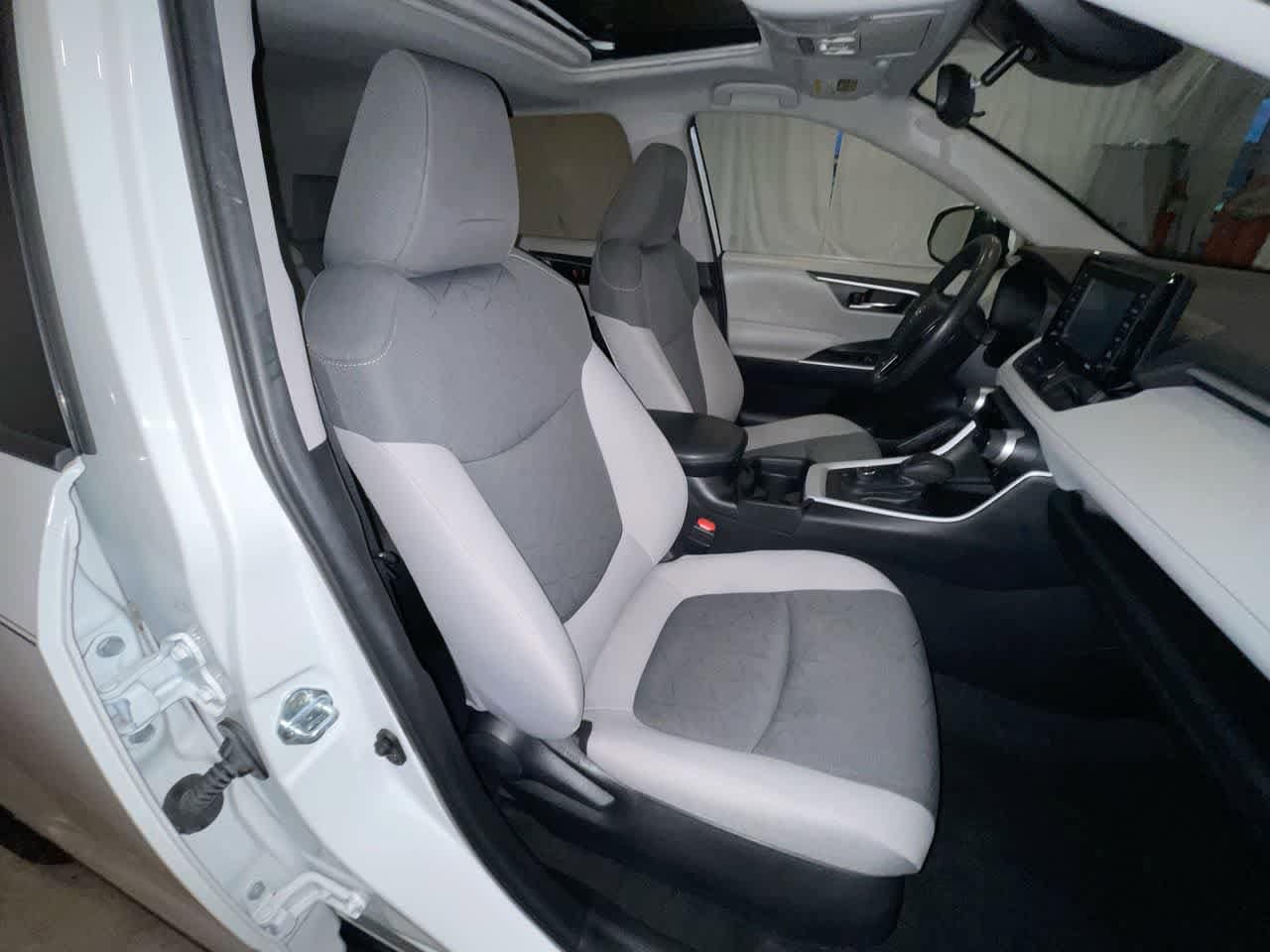 Thumbnail: 2021 Toyota RAV4 - 25