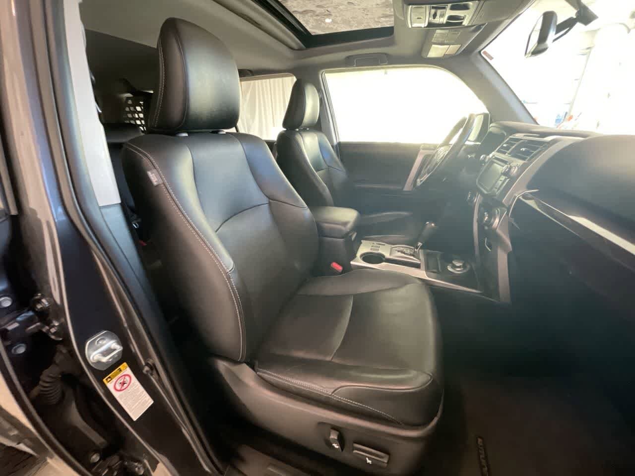 Thumbnail: 2015 Toyota 4Runner - 25