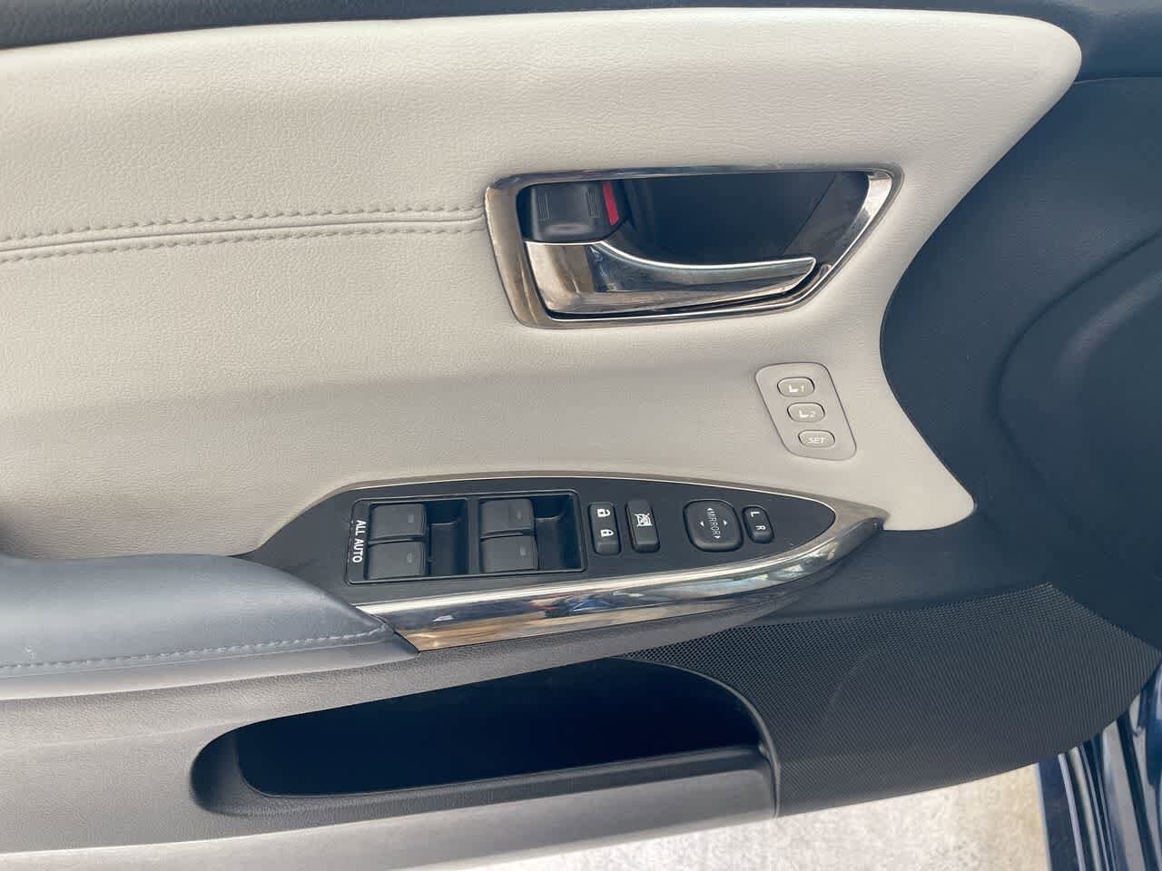 Thumbnail: 2013 Toyota Avalon - 13