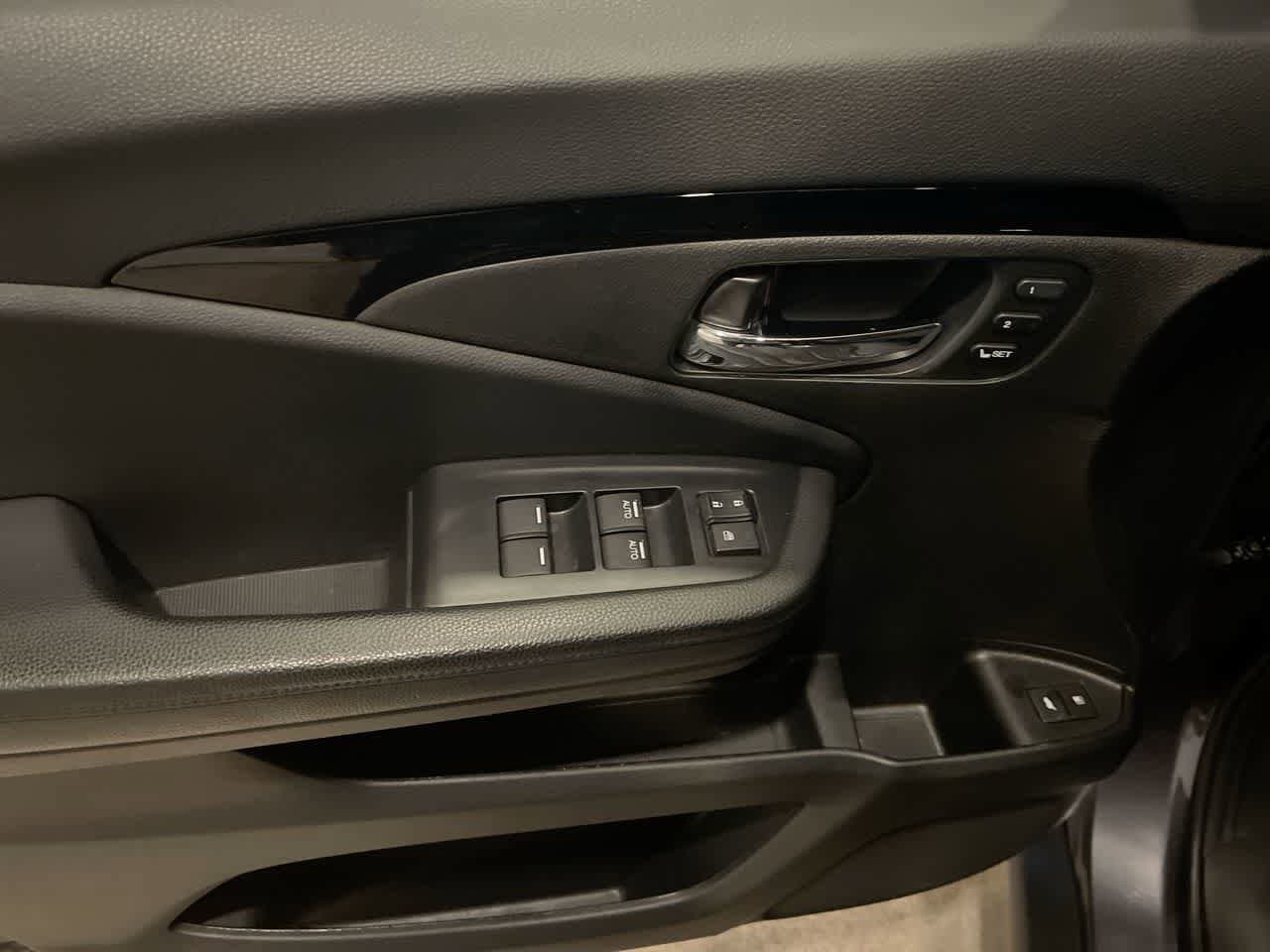 Thumbnail: 2021 Honda Pilot - 13