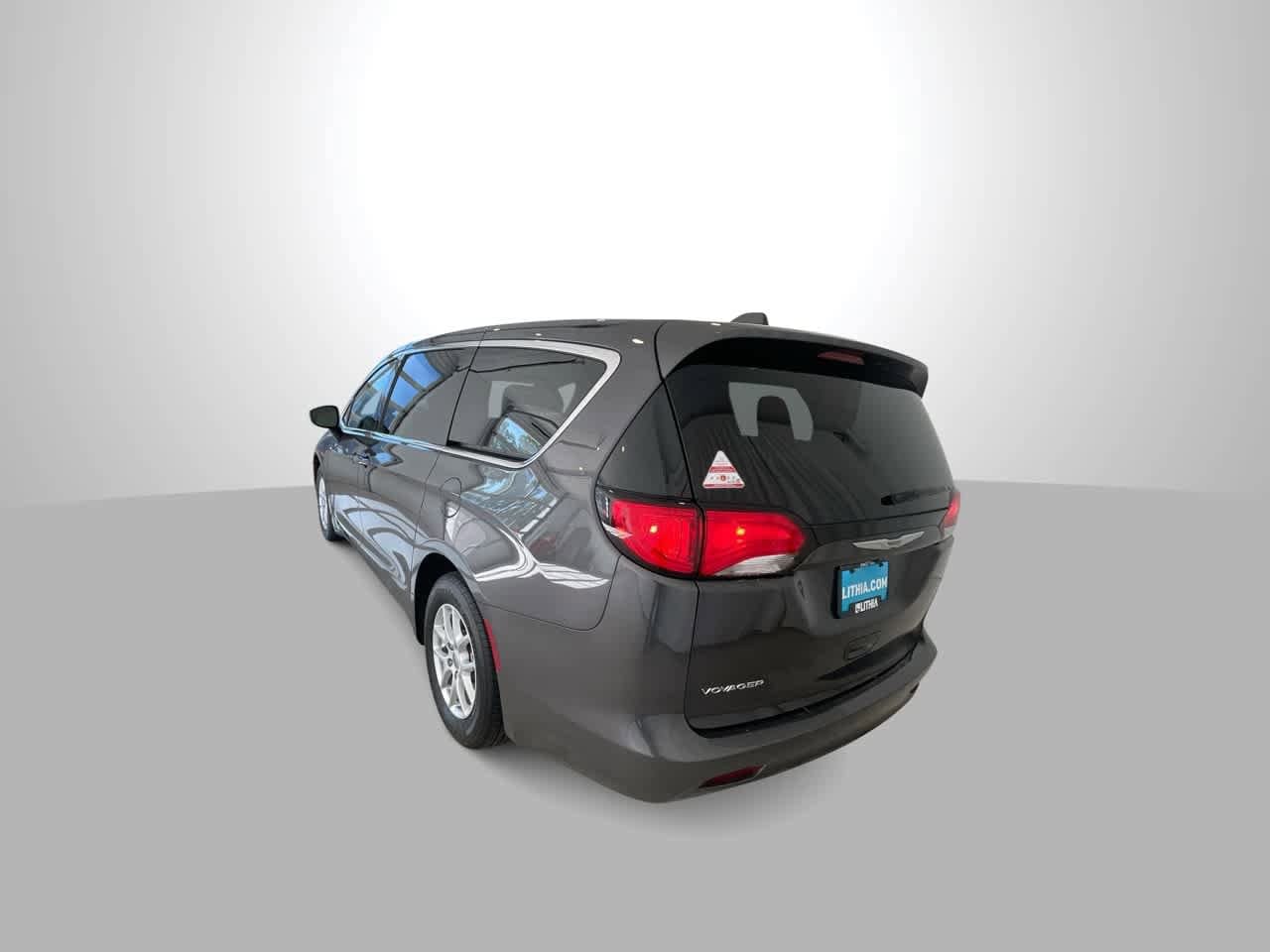 Thumbnail: 2021 Chrysler Voyager - 6