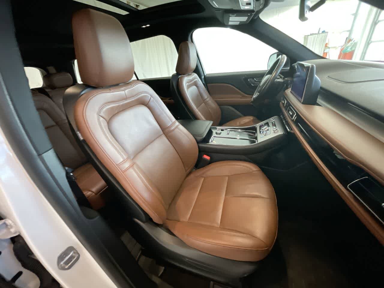 Thumbnail: 2023 Lincoln Aviator - 26