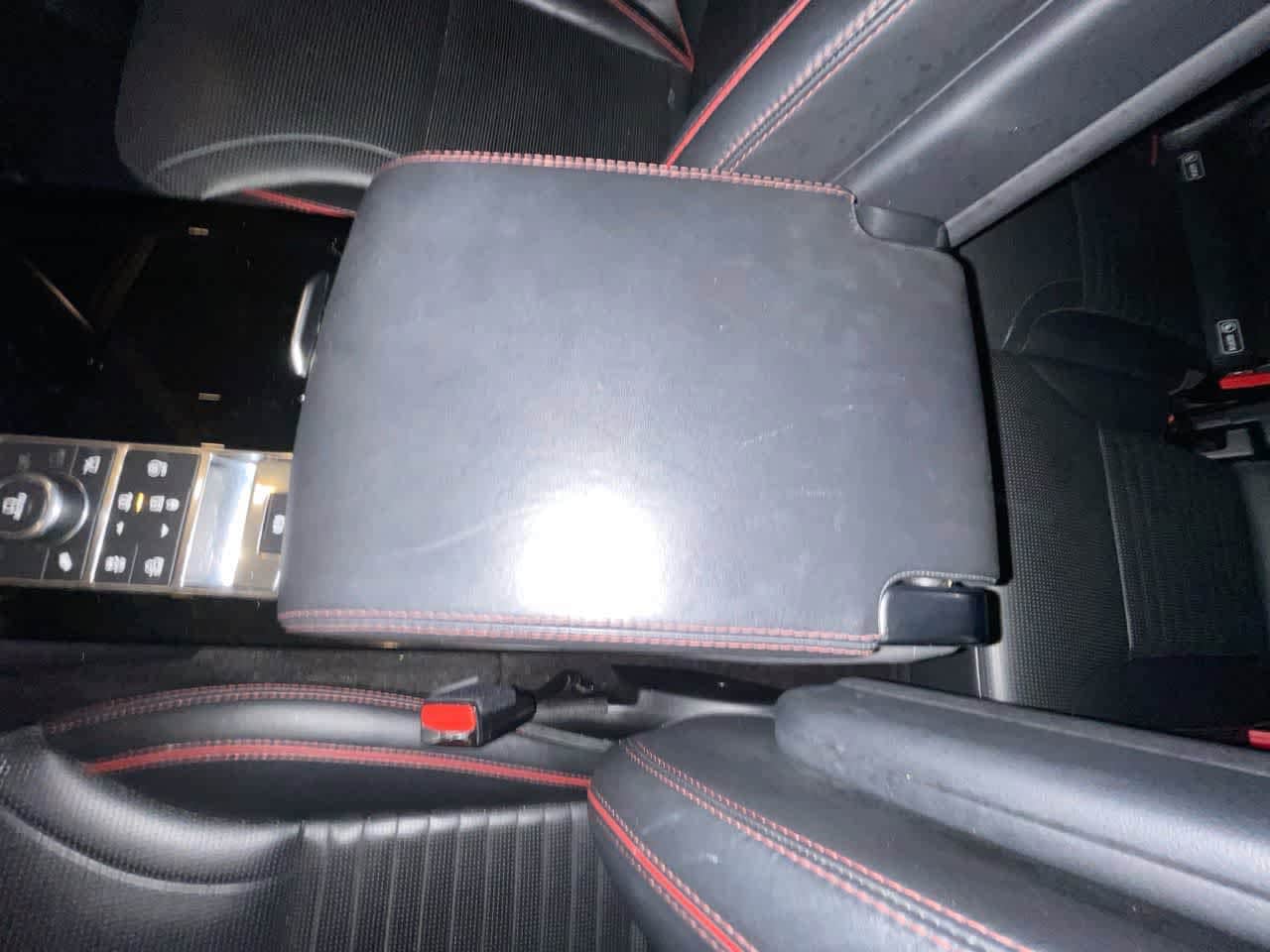 Thumbnail: 2020 Land Rover Discovery - 21