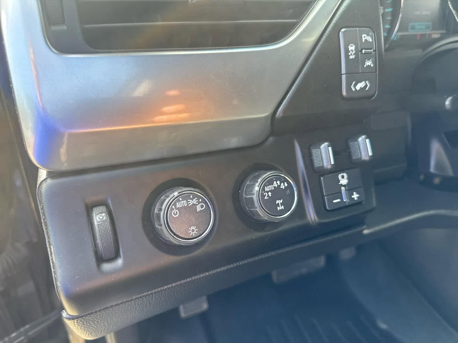 Thumbnail: 2018 Chevrolet Suburban - 29