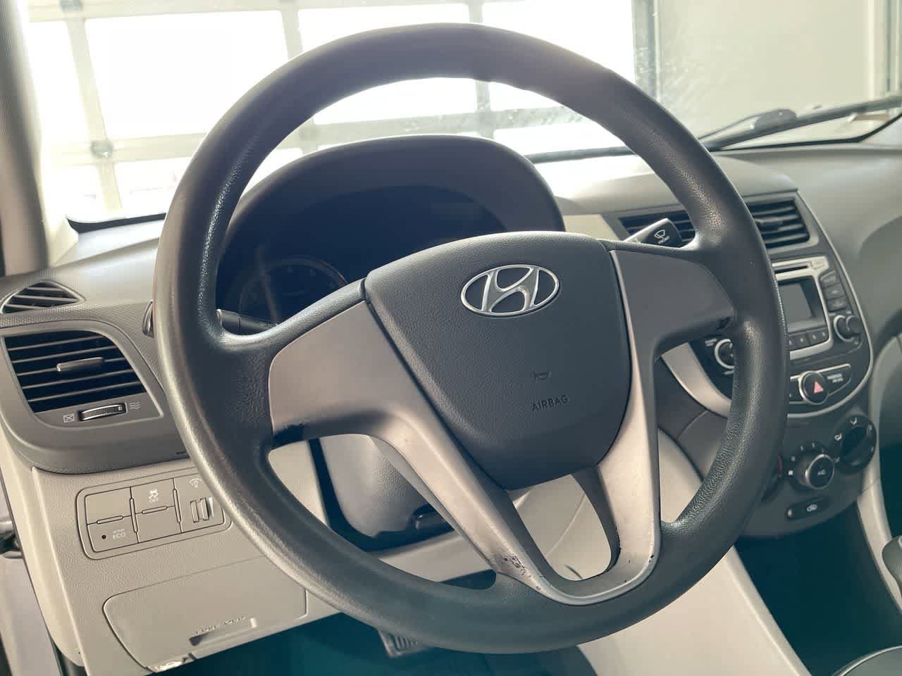 2016 Hyundai Accent SE 14