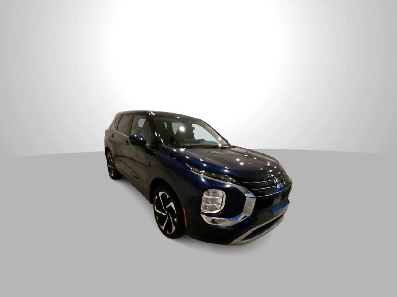 Thumbnail: 2023 Mitsubishi Outlander - 2