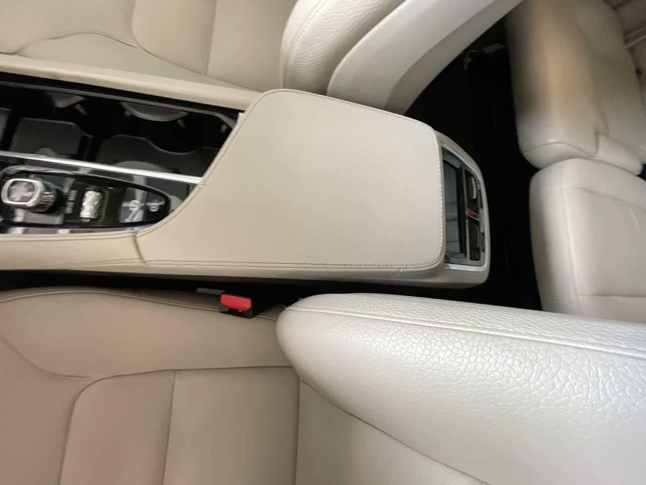 Thumbnail: 2019 Volvo XC90 - 20