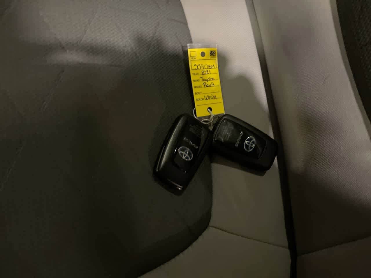 Thumbnail: 2021 Toyota RAV4 - 27