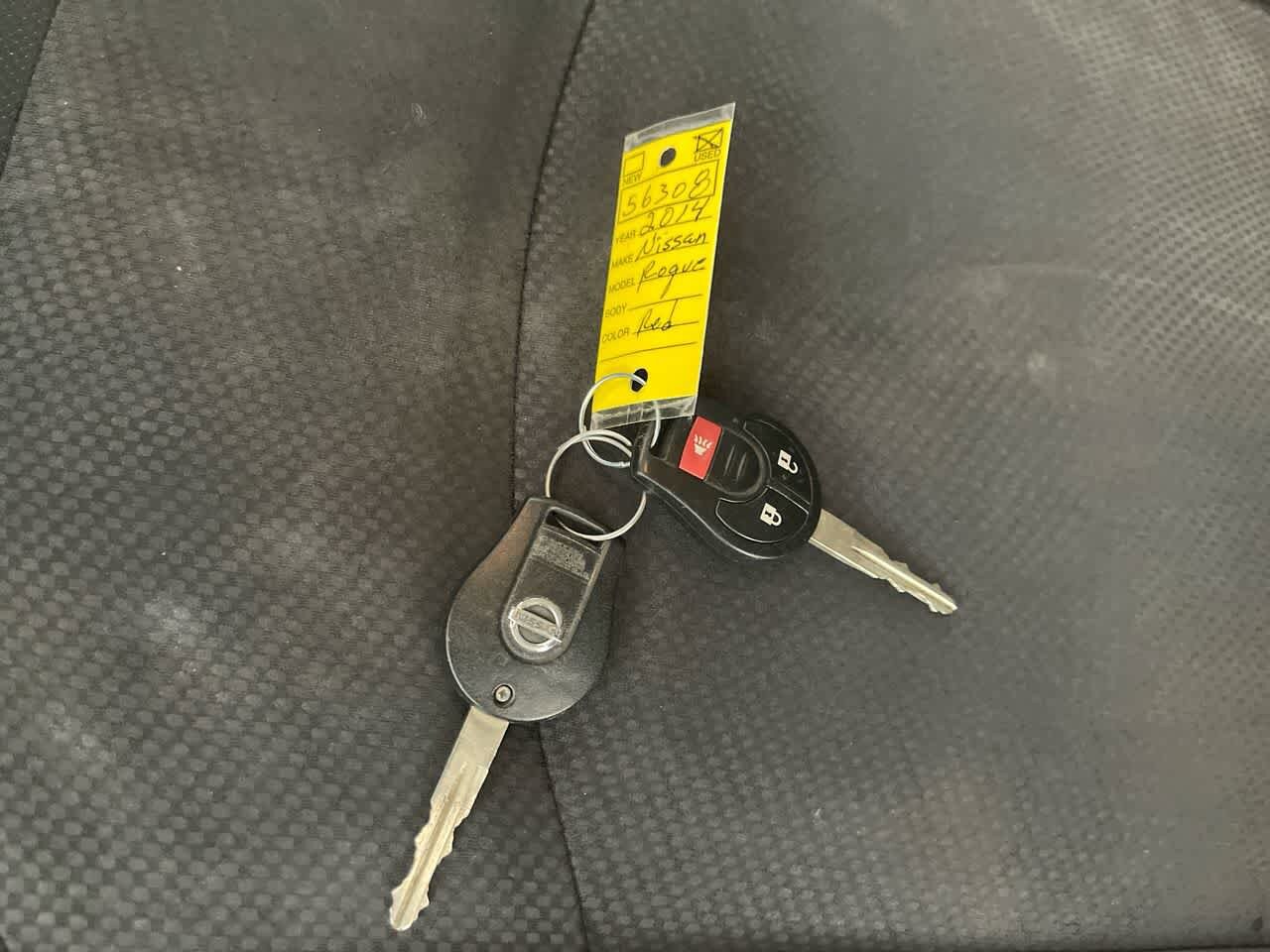 Thumbnail: 2014 Nissan Rogue - 25