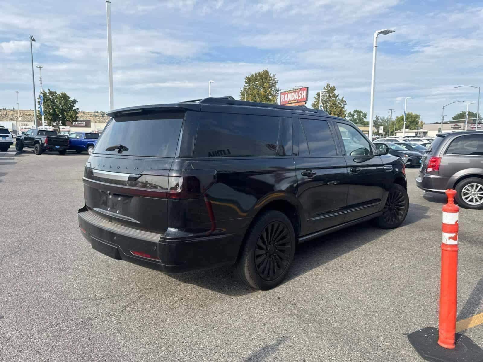 Thumbnail: 2019 Lincoln Navigator L - 13