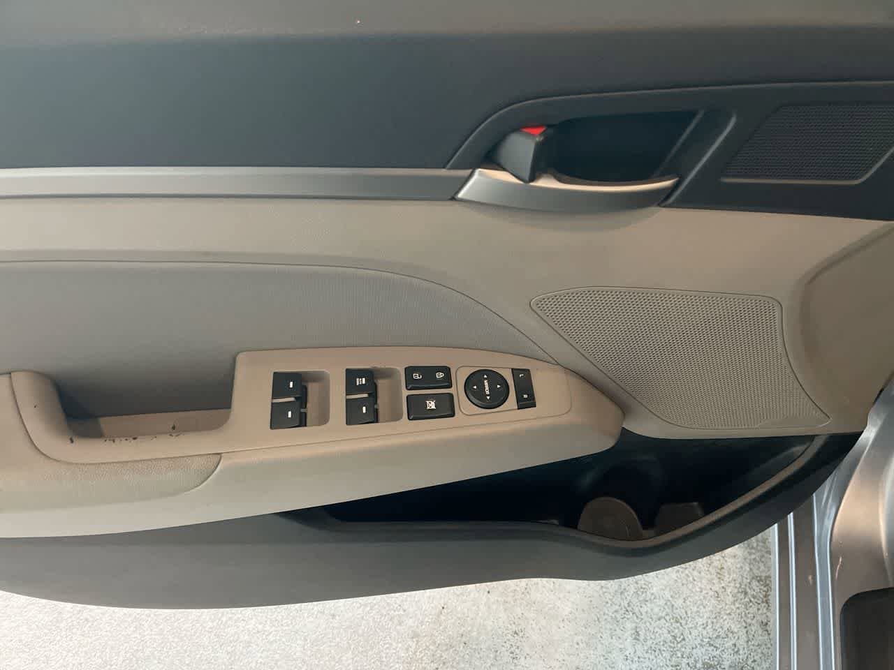 Thumbnail: 2017 Hyundai Elantra - 13