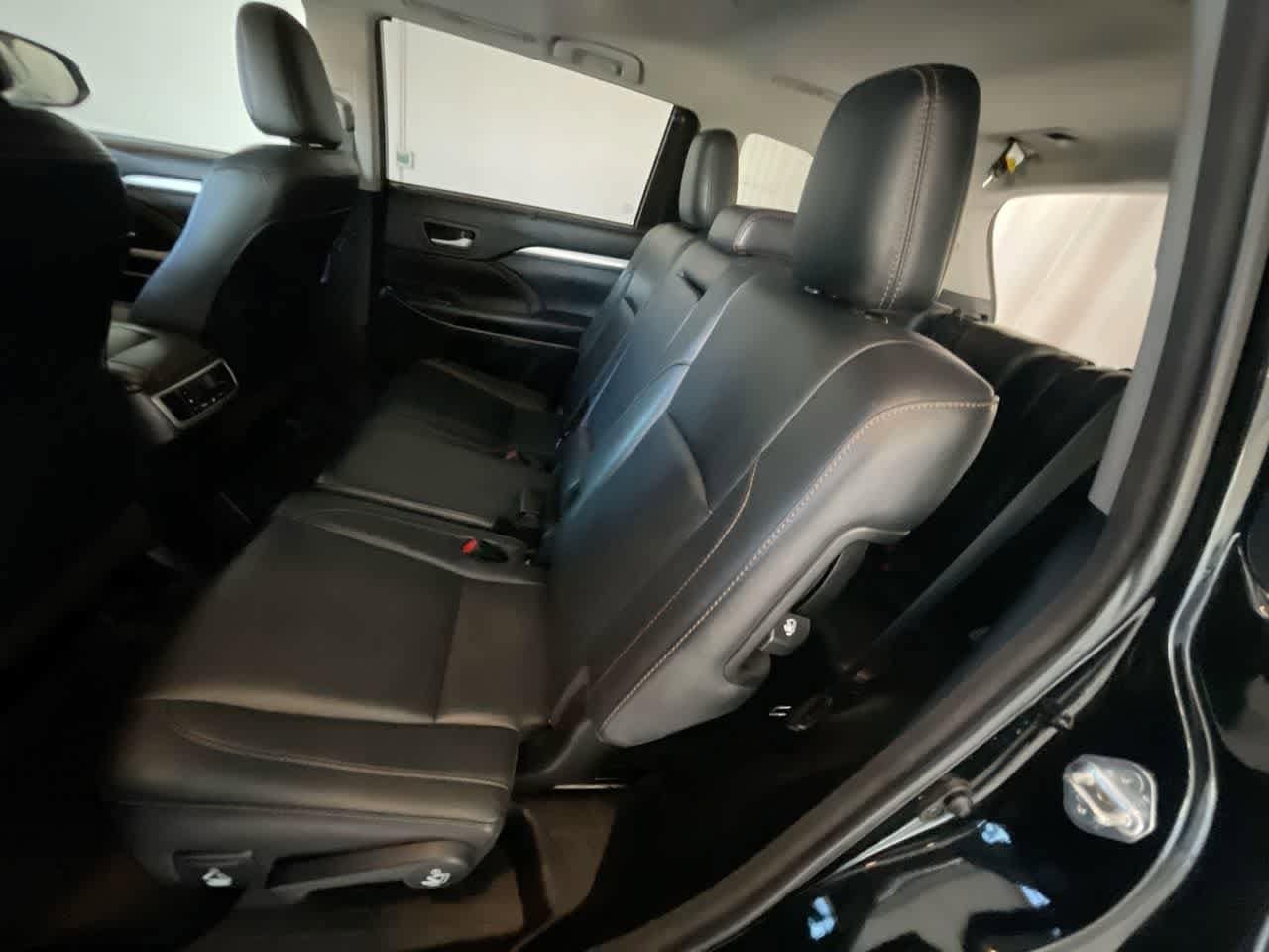 Thumbnail: 2018 Toyota Highlander - 23