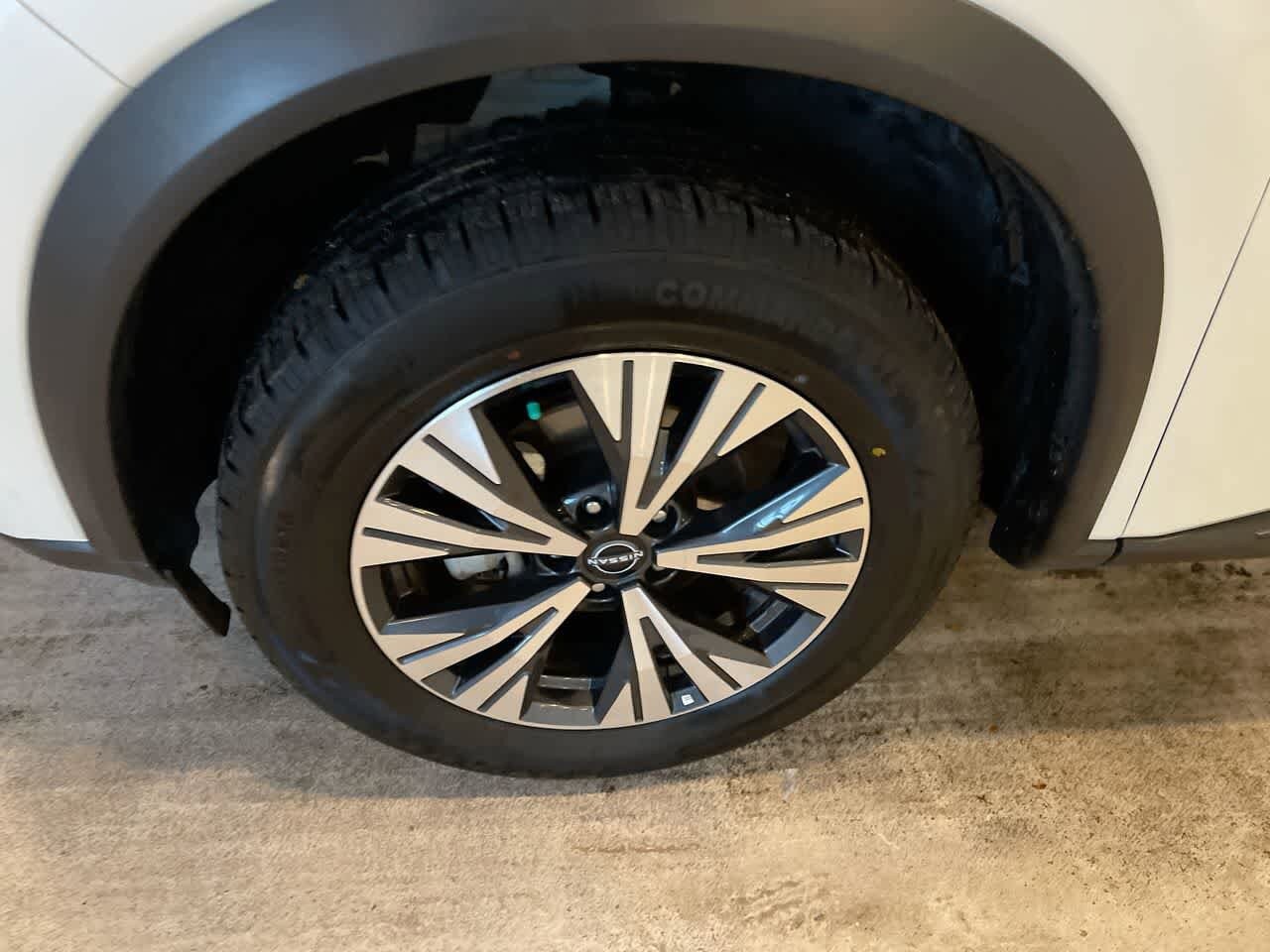 Thumbnail: 2023 Nissan Rogue - 10