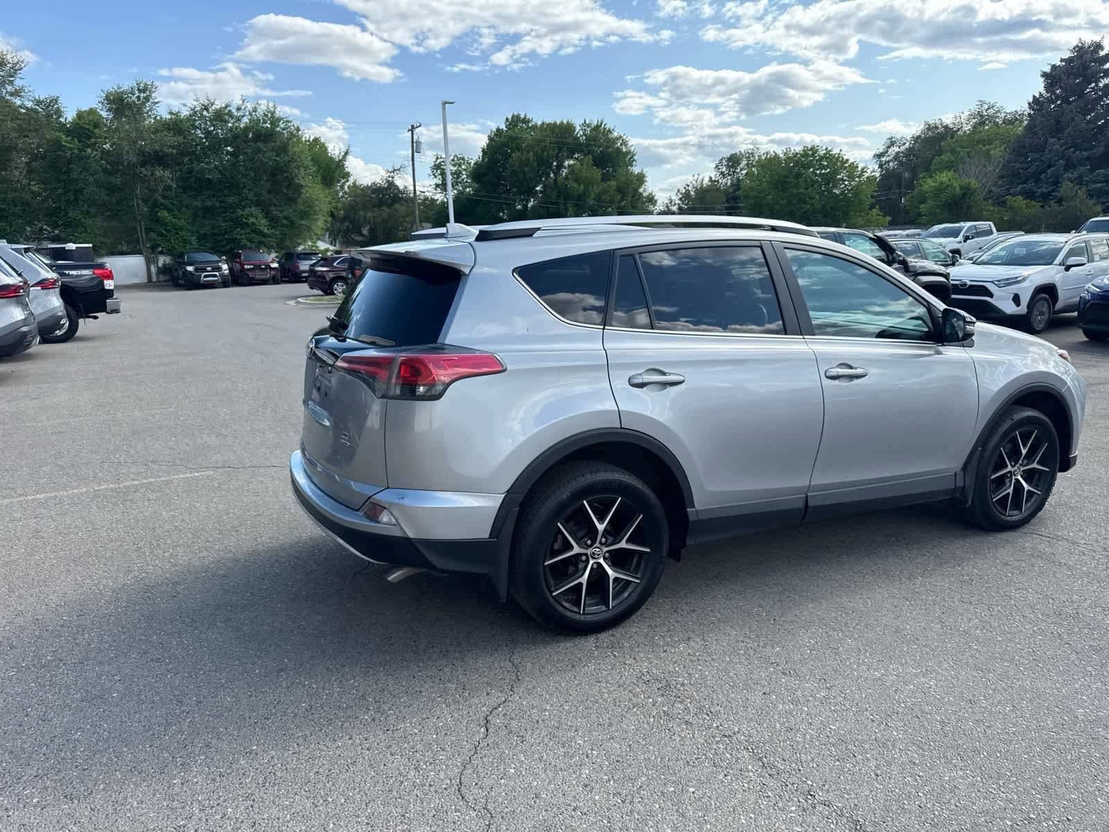 Thumbnail: 2016 Toyota RAV4 - 20