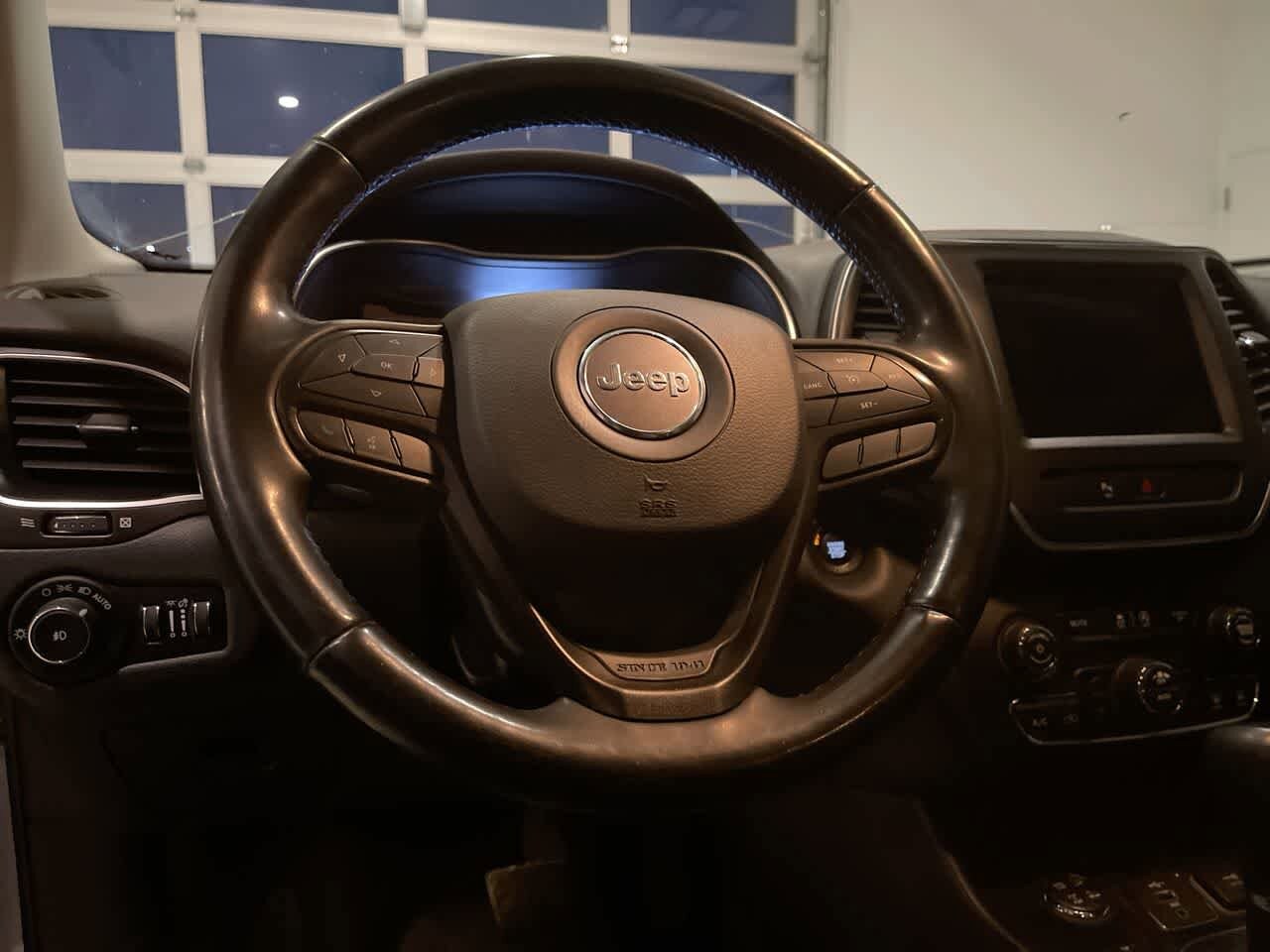 Thumbnail: 2019 Jeep Cherokee - 14