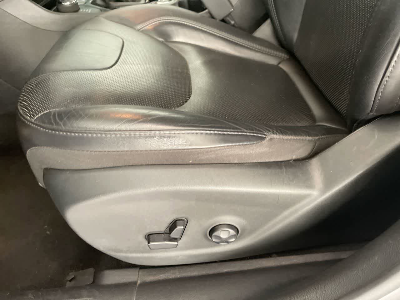 Thumbnail: 2019 Jeep Cherokee - 12