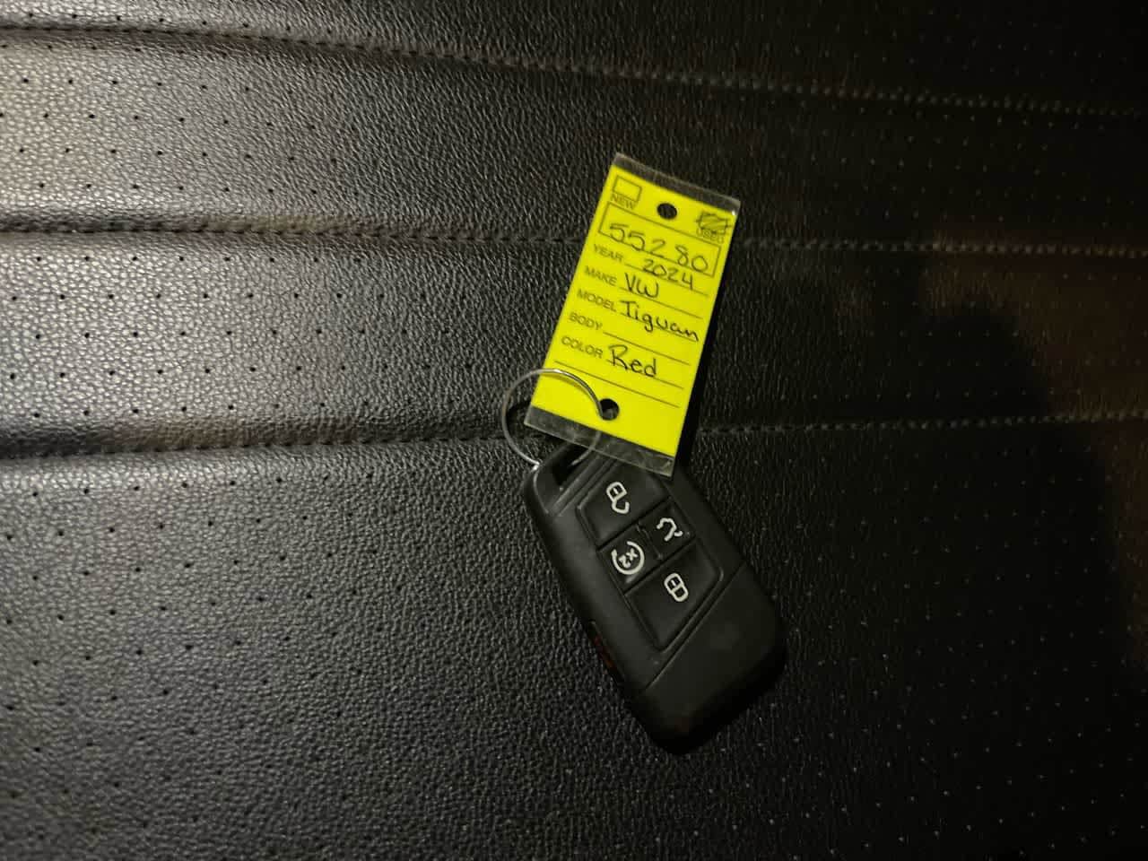 Thumbnail: 2024 Volkswagen Tiguan - 25