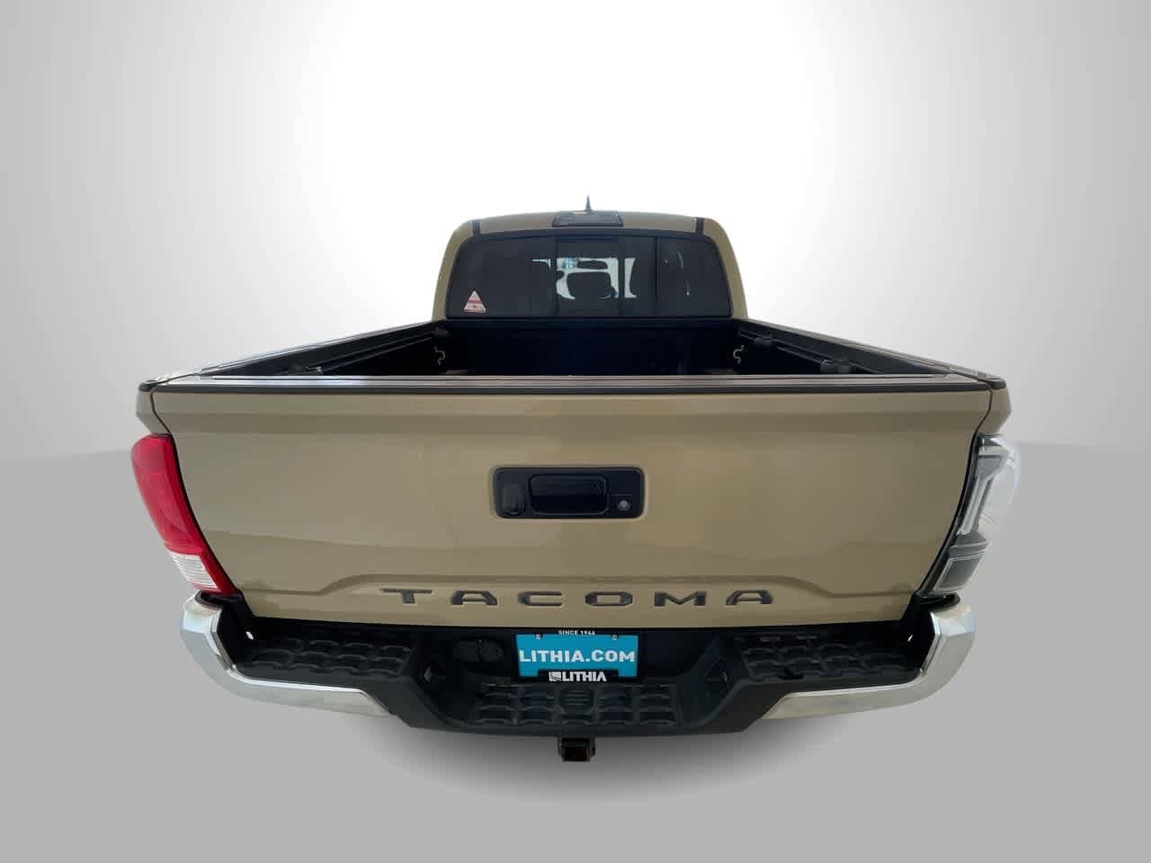 Thumbnail: 2016 Toyota Tacoma - 7