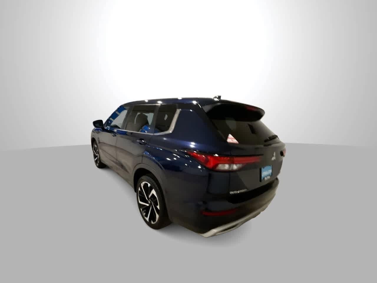 Thumbnail: 2023 Mitsubishi Outlander - 6