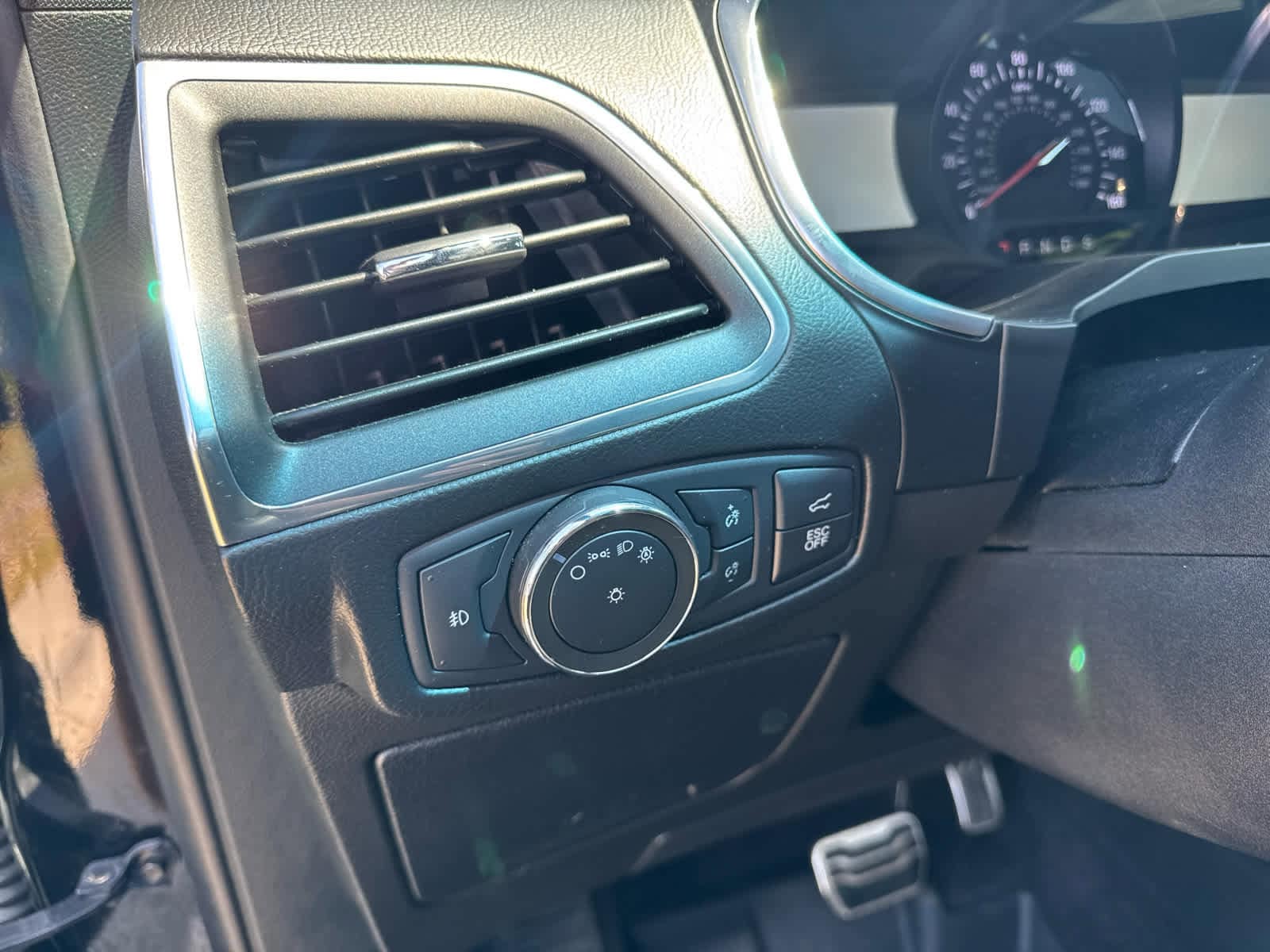 Thumbnail: 2020 Ford Edge - 31