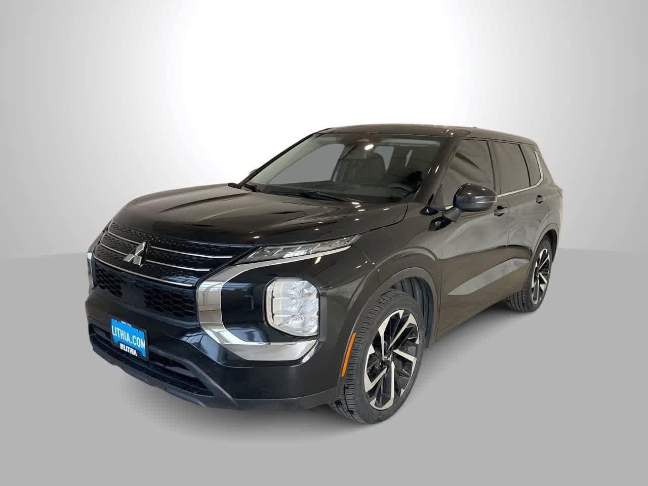 Thumbnail: 2022 Mitsubishi Outlander - 1