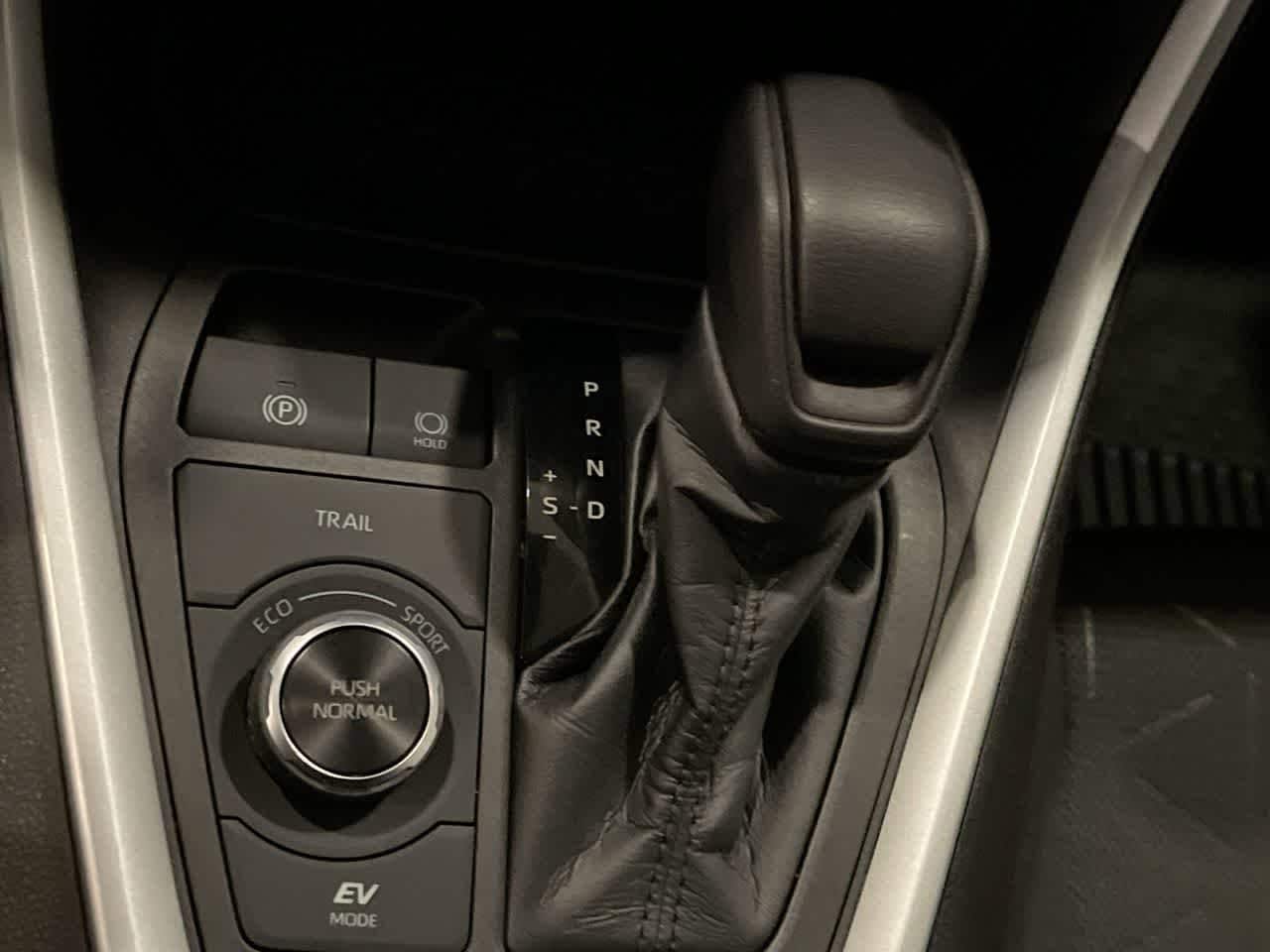 Thumbnail: 2020 Toyota RAV4 - 20